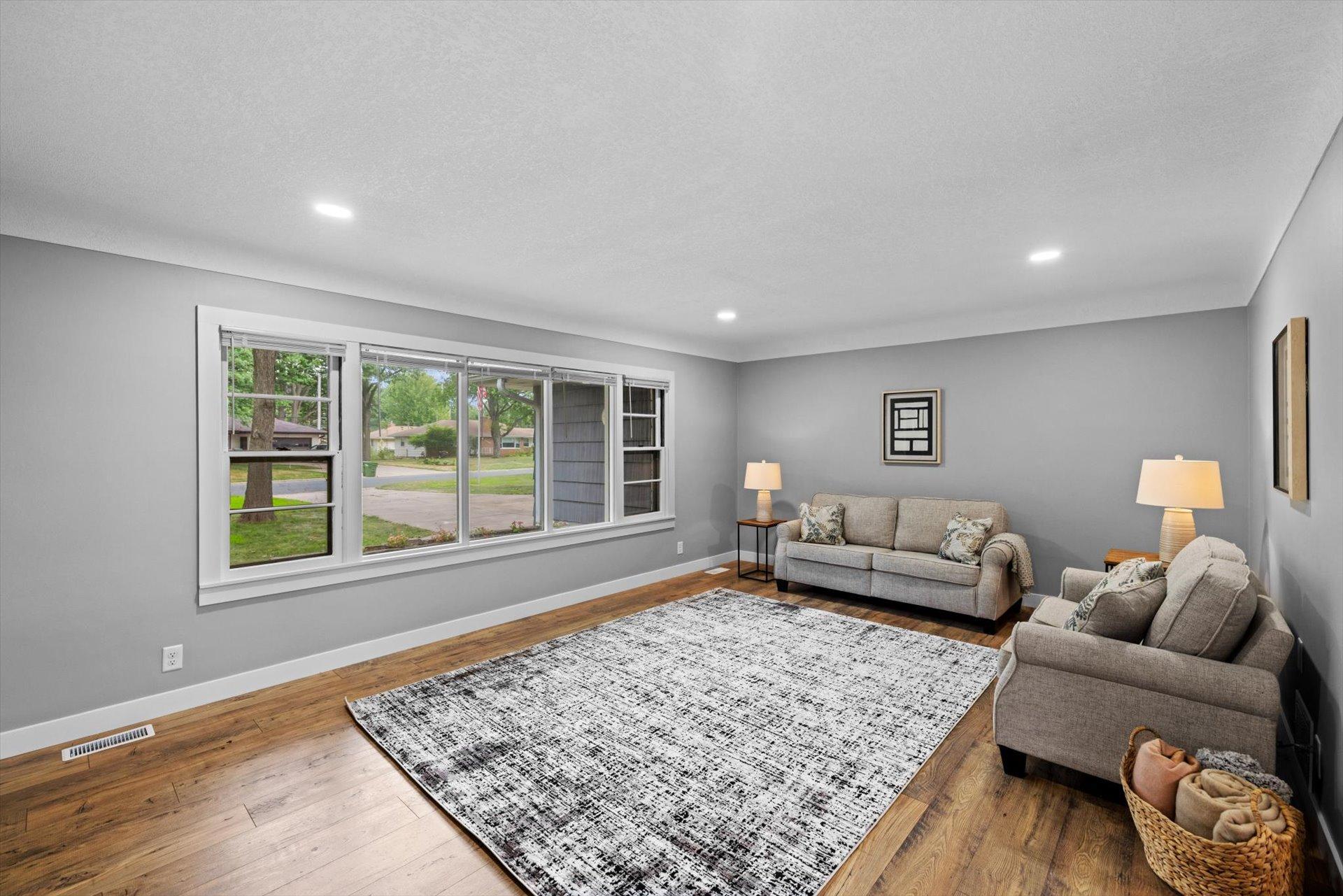 5415 Twin Lake Boulevard E Property Photo 9