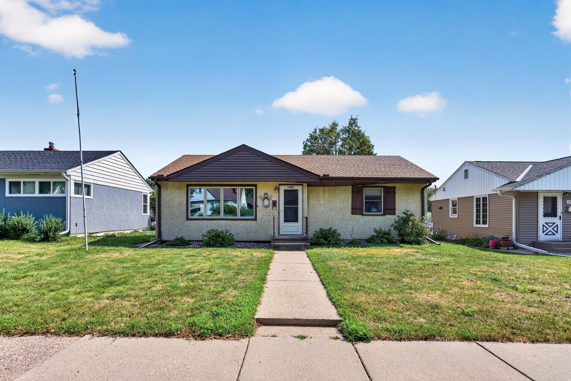 1582 Hoyt Avenue E Property Photo 1
