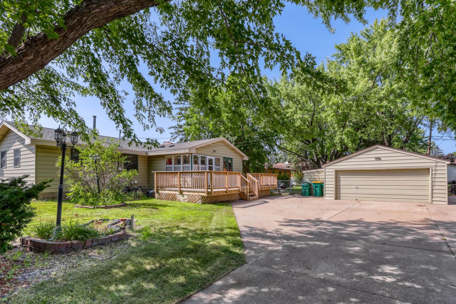 6700 Beard Avenue N Property Photo 2
