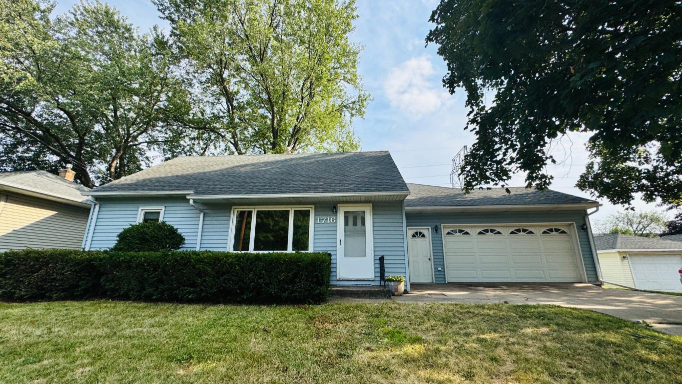 1716 Oakcrest Avenue Property Photo 1