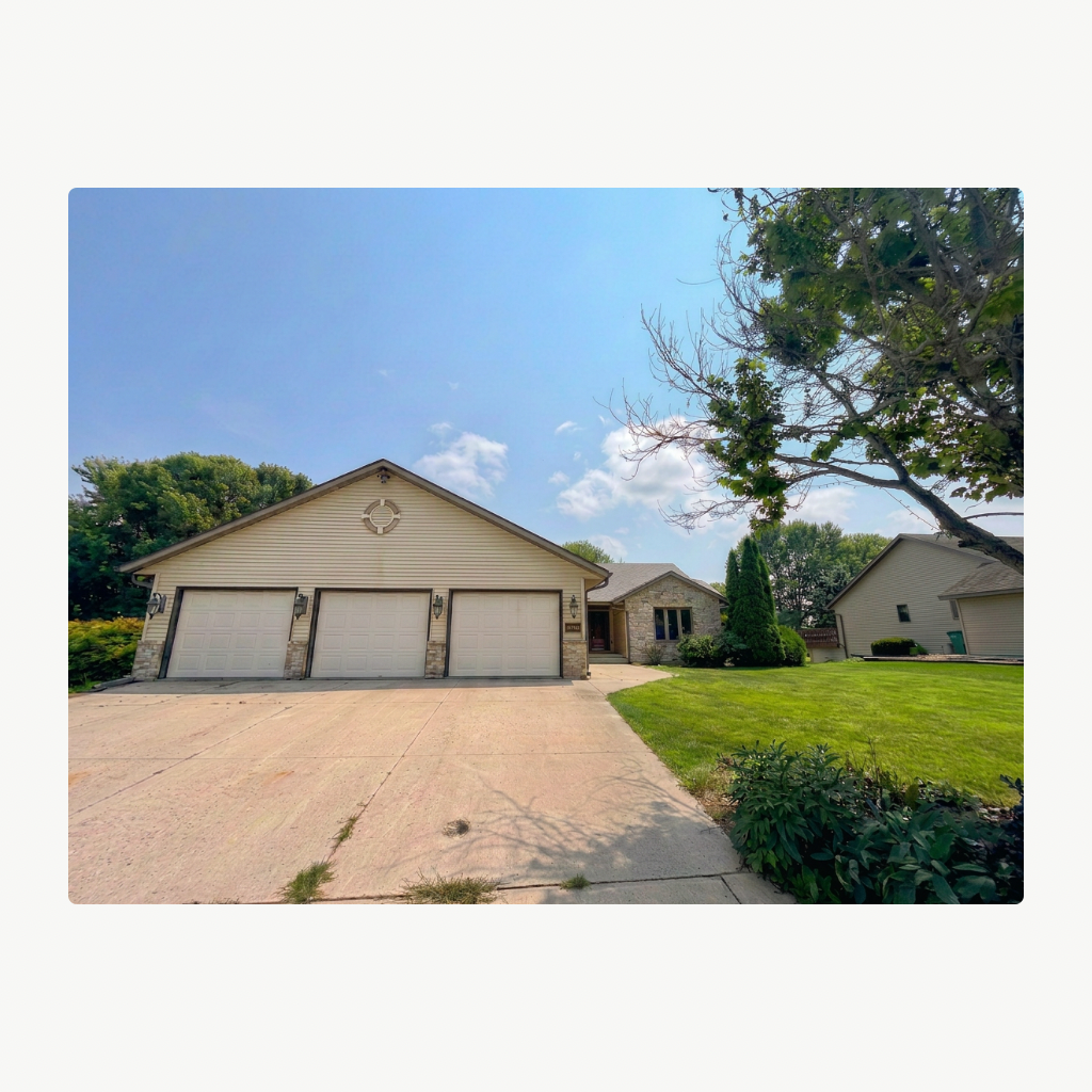 141 Fairlawn Avenue E Property Photo 2
