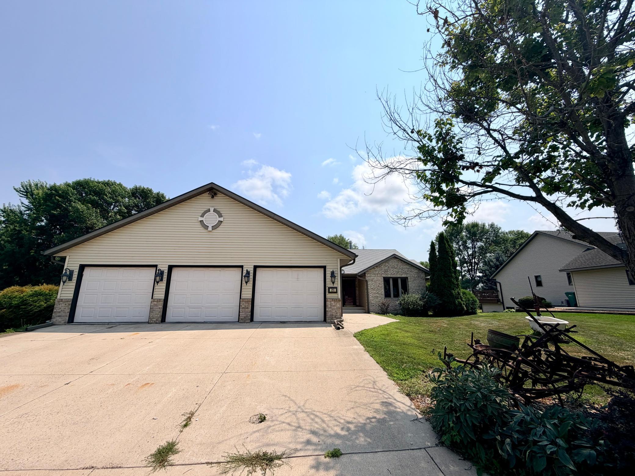 141 Fairlawn Avenue E Property Photo 3