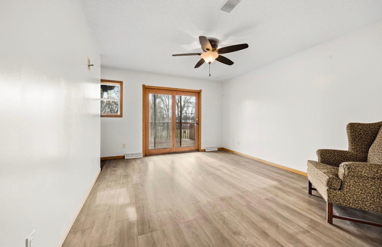 141 Fairlawn Avenue E Property Photo 9