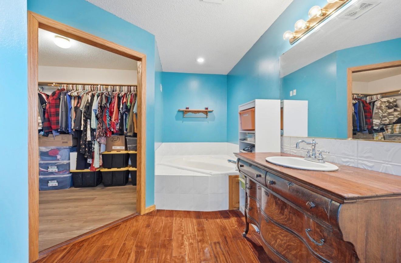 141 Fairlawn Avenue E Property Photo 16