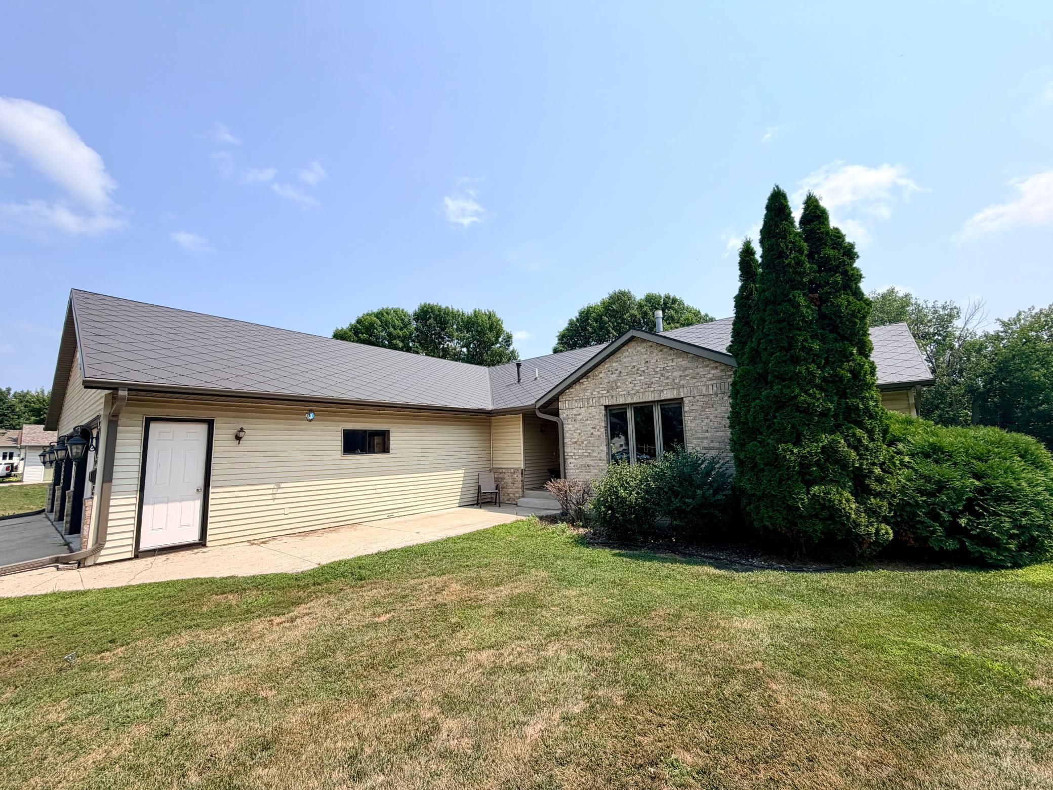 141 Fairlawn Avenue E Property Photo 31