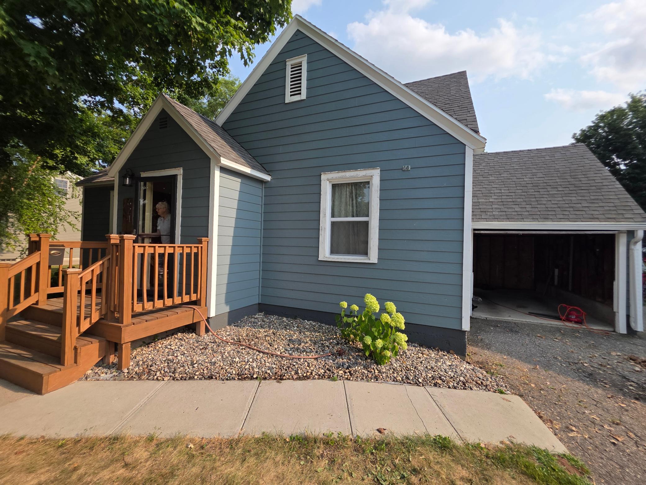 624 E Channing Avenue Property Photo 1