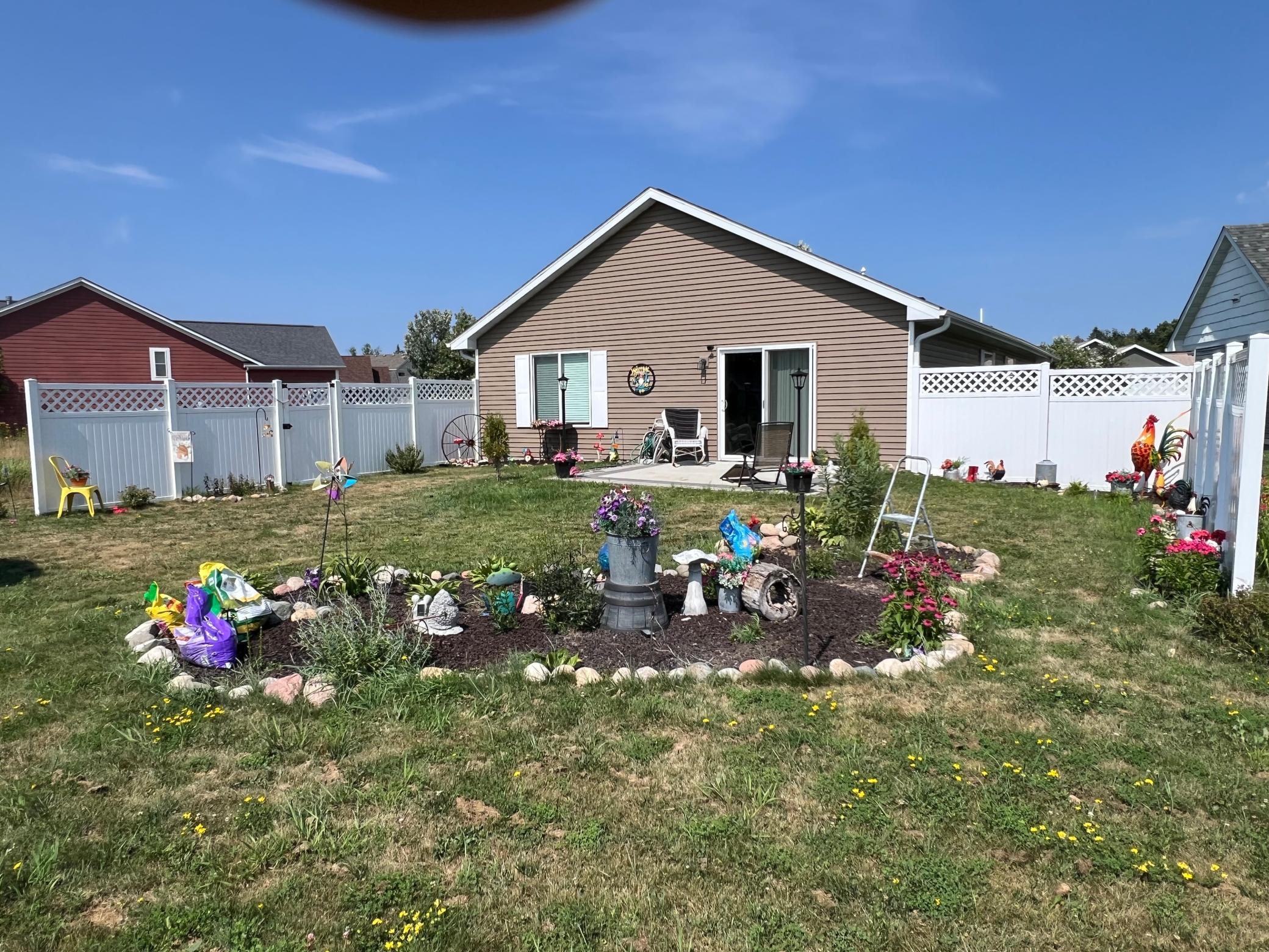 836 Holton Avenue Property Photo 3