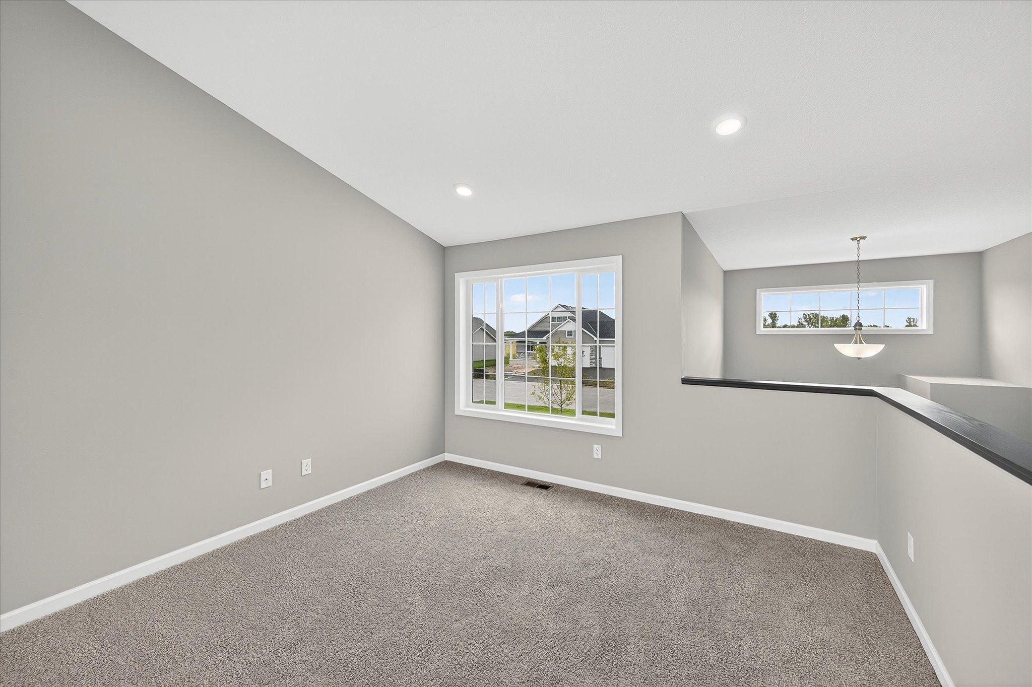 1752 Squirrel Way Property Photo 4