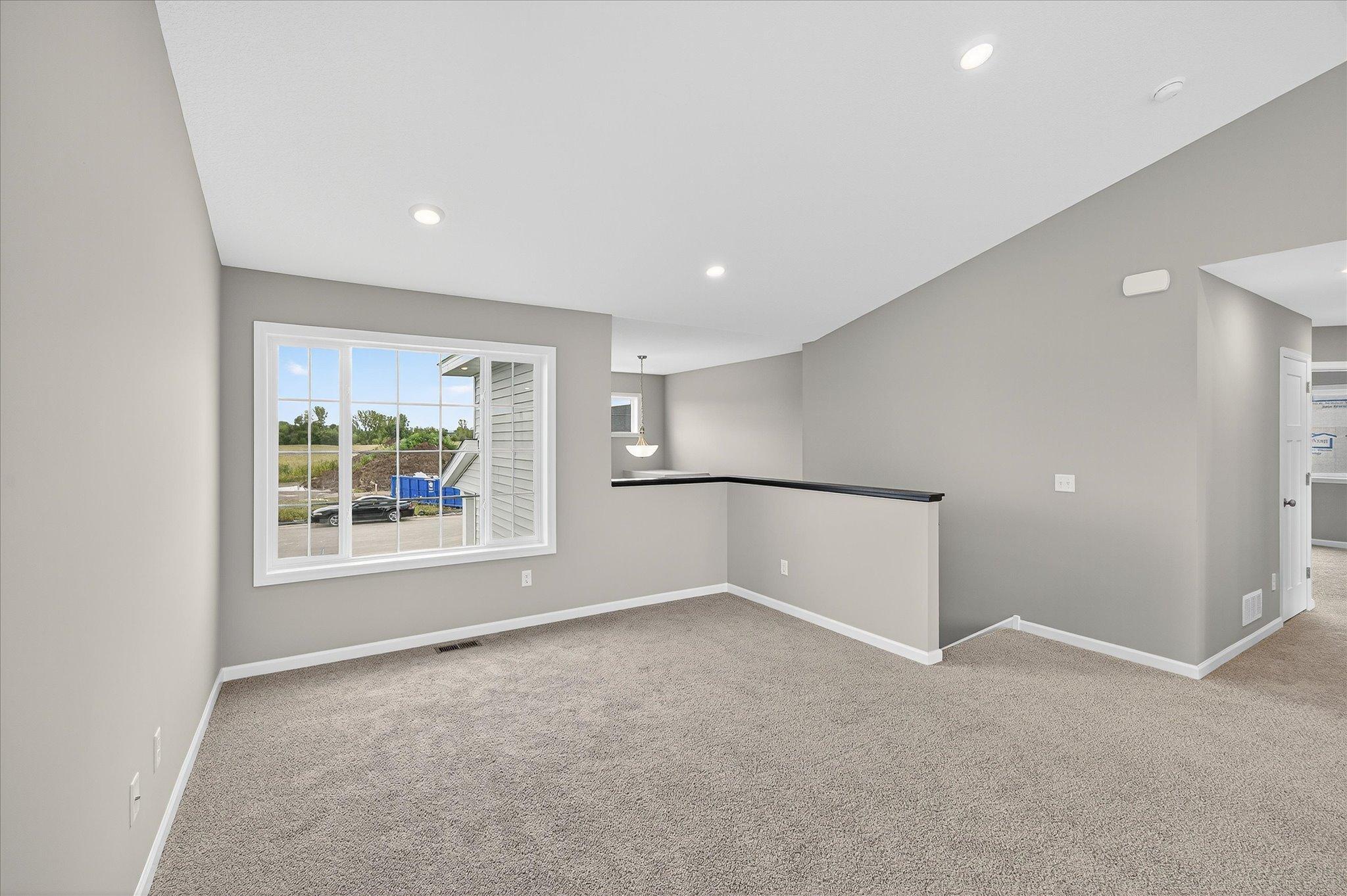 1752 Squirrel Way Property Photo 6