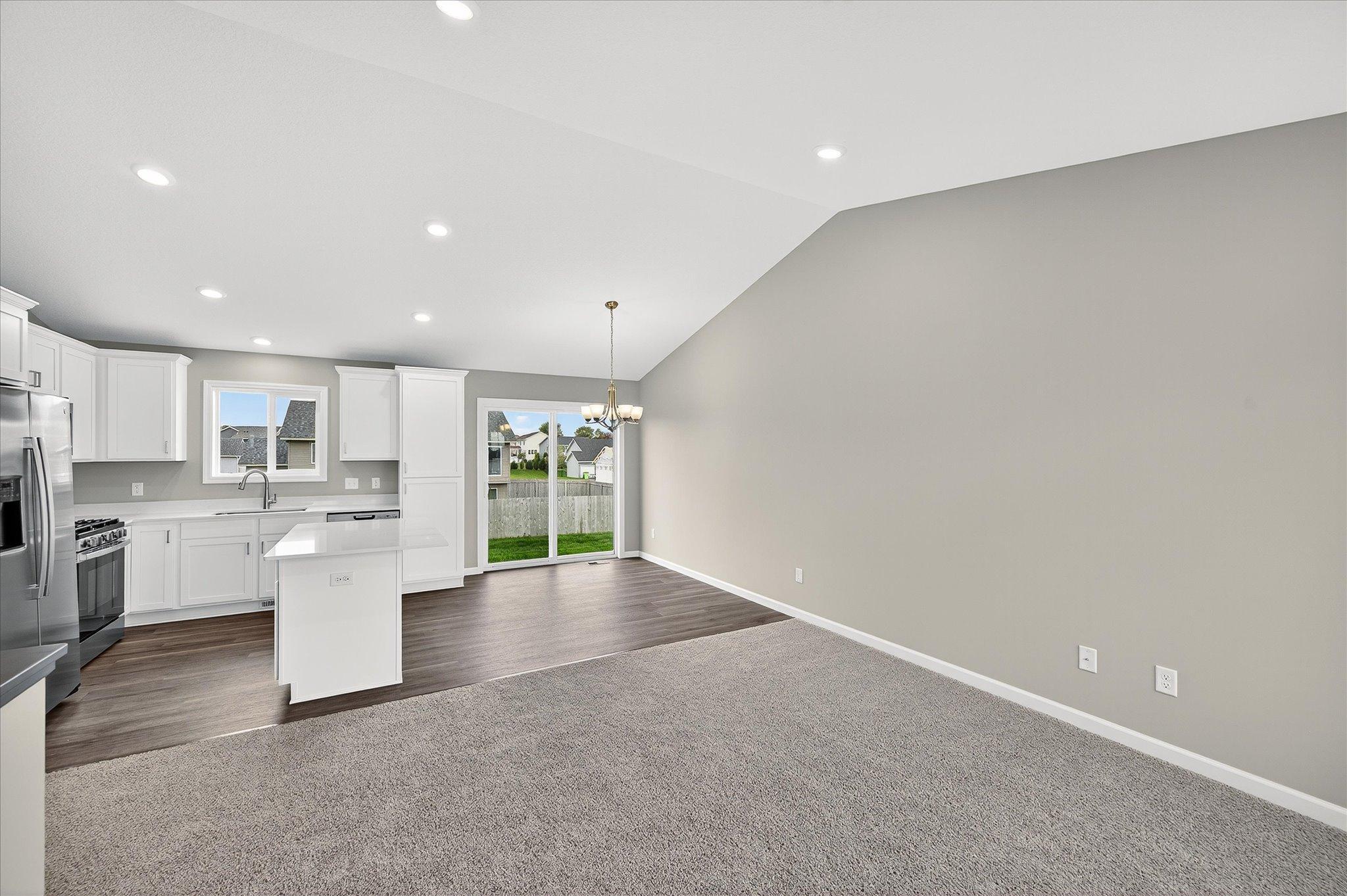 1752 Squirrel Way Property Photo 8