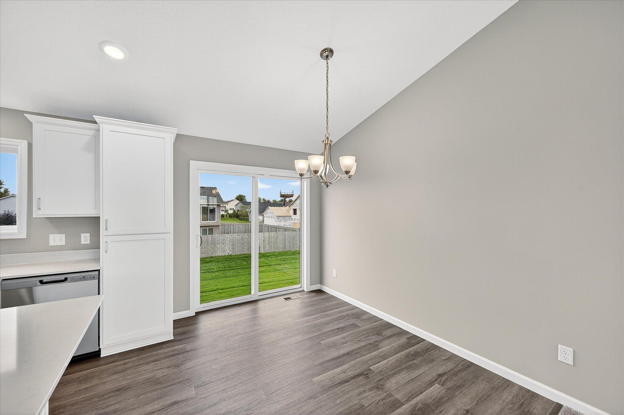 1752 Squirrel Way Property Photo 9