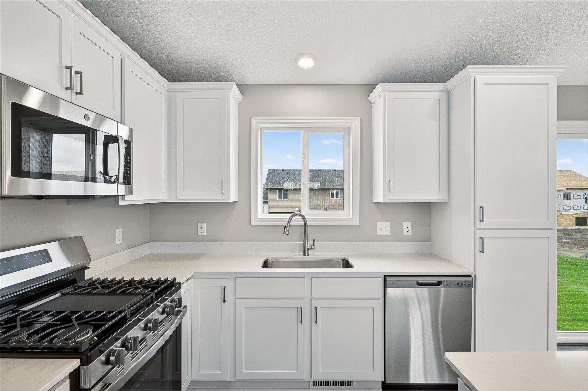 1752 Squirrel Way Property Photo 14