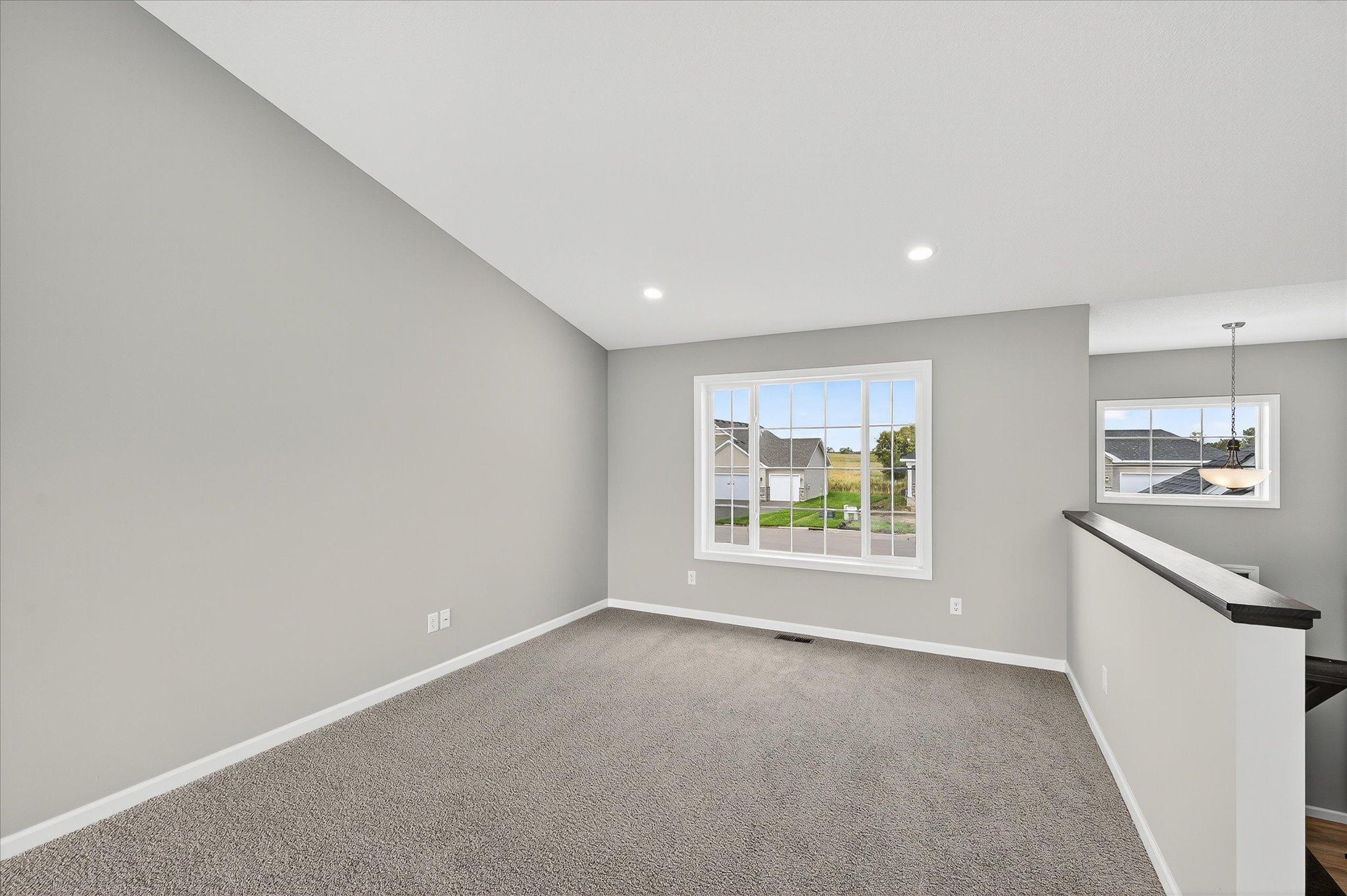 1748 Squirrel Way Property Photo 3
