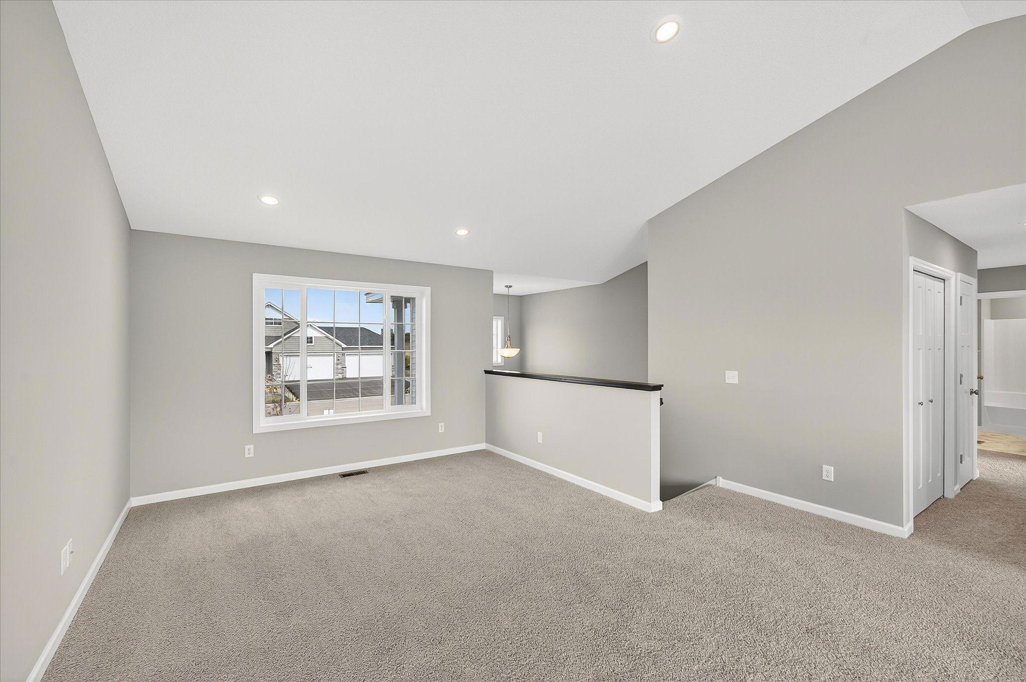 1748 Squirrel Way Property Photo 5
