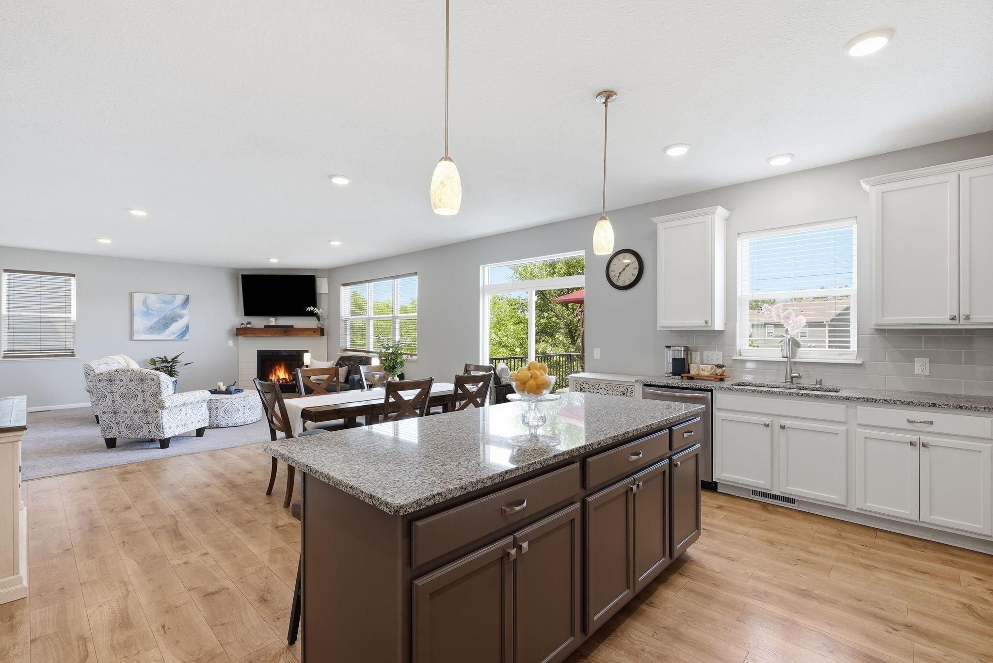 11780 Evergreen Circle N Property Photo 4