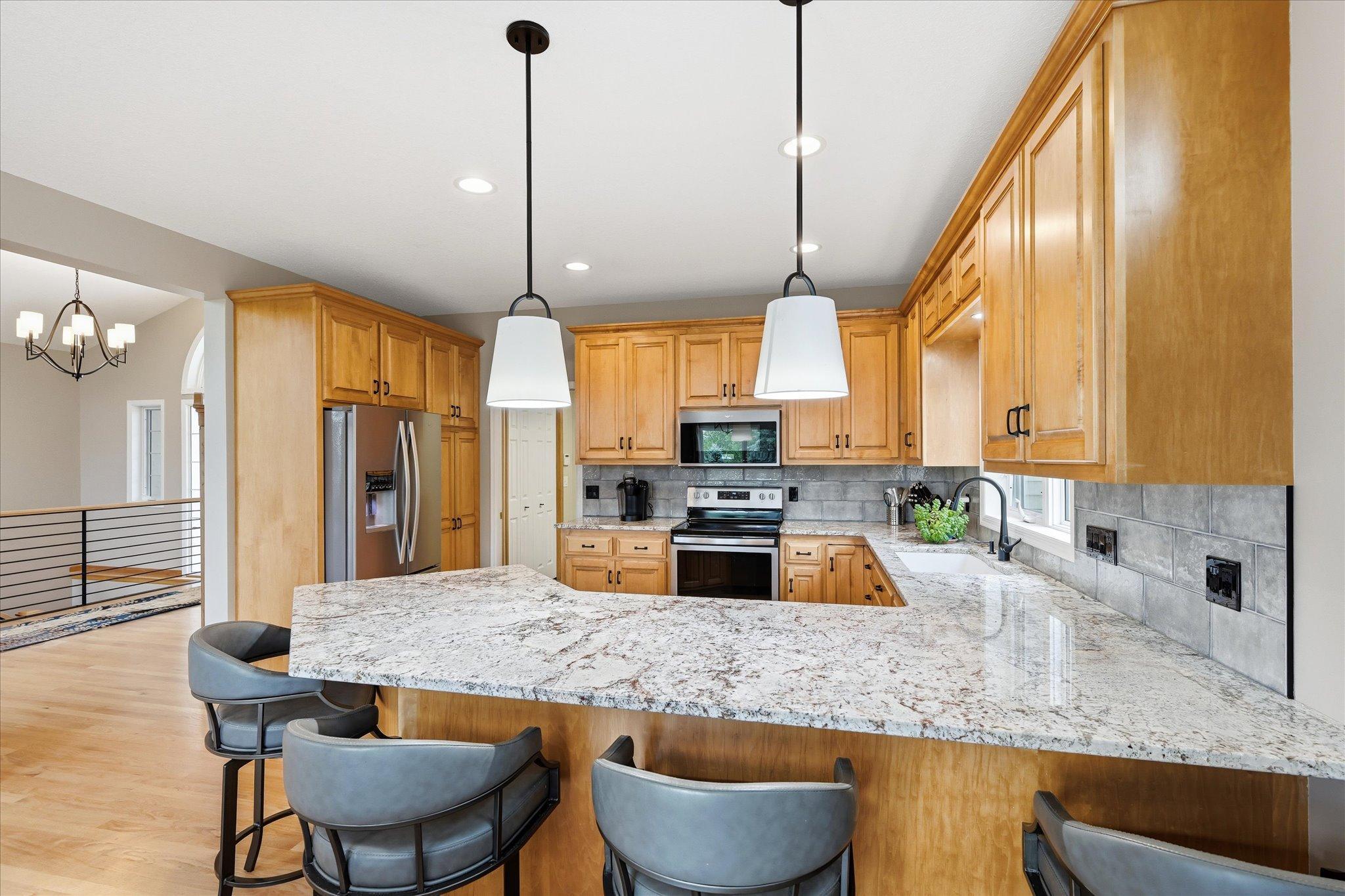 21005 Sunnyhill Lane Property Photo 8