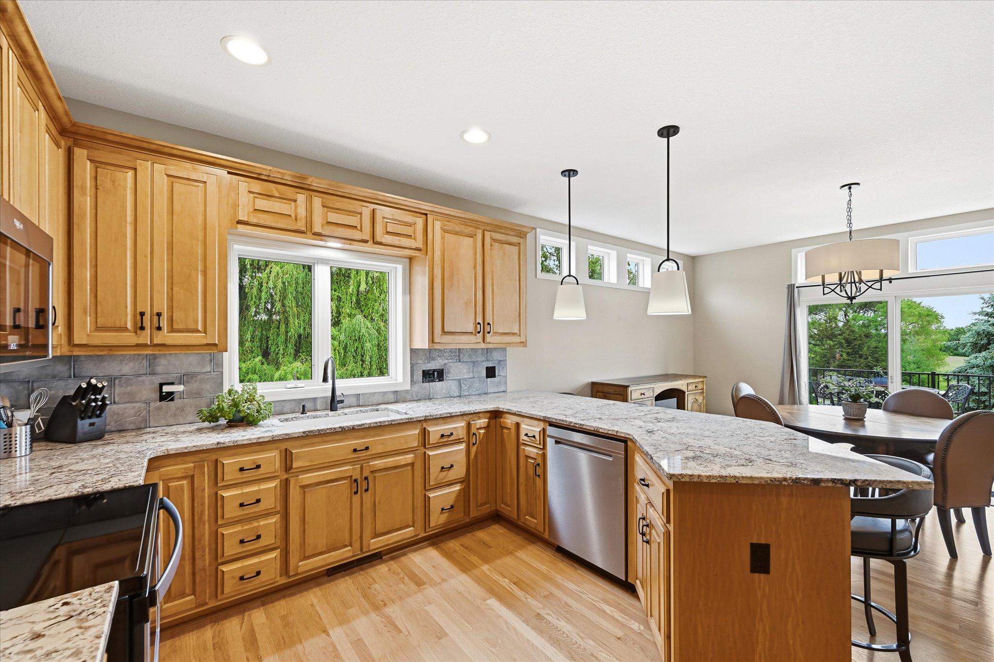 21005 Sunnyhill Lane Property Photo 9