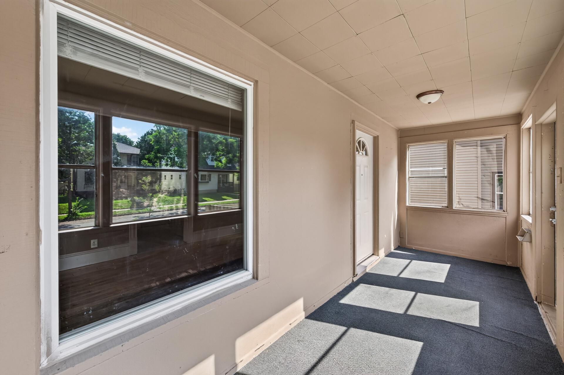 2332 Sheridan Avenue N Property Photo 6