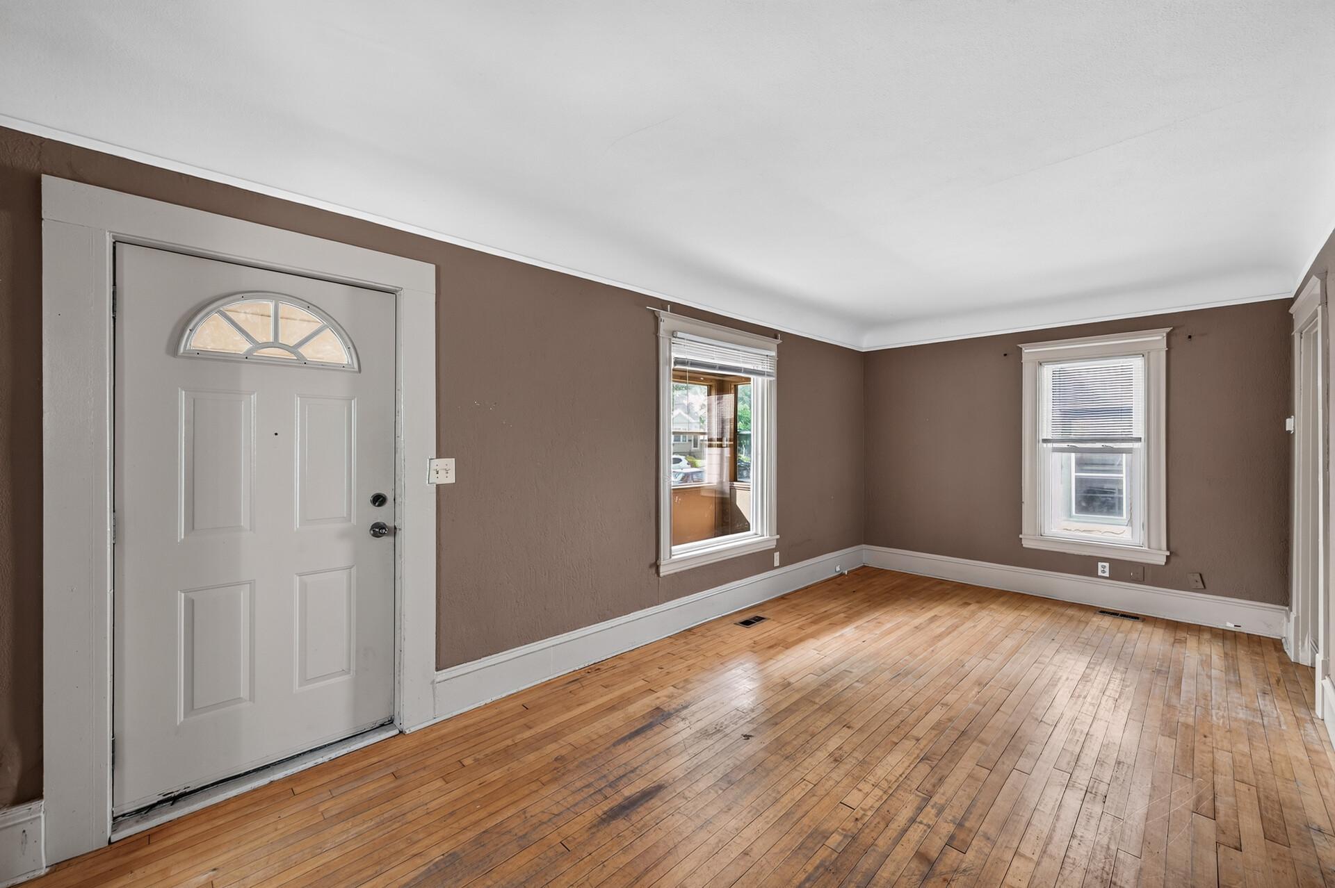 2332 Sheridan Avenue N Property Photo 8