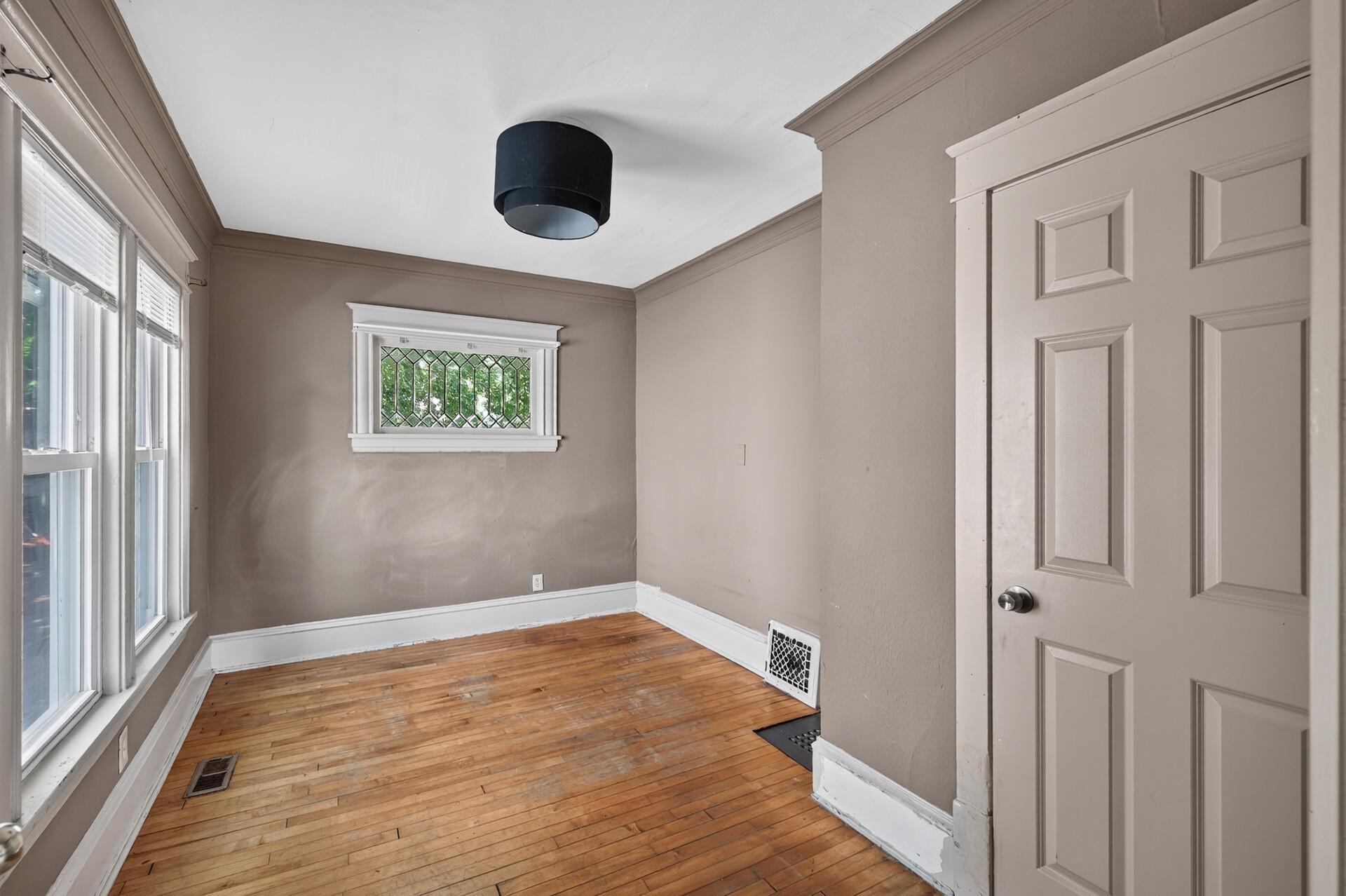 2332 Sheridan Avenue N Property Photo 10