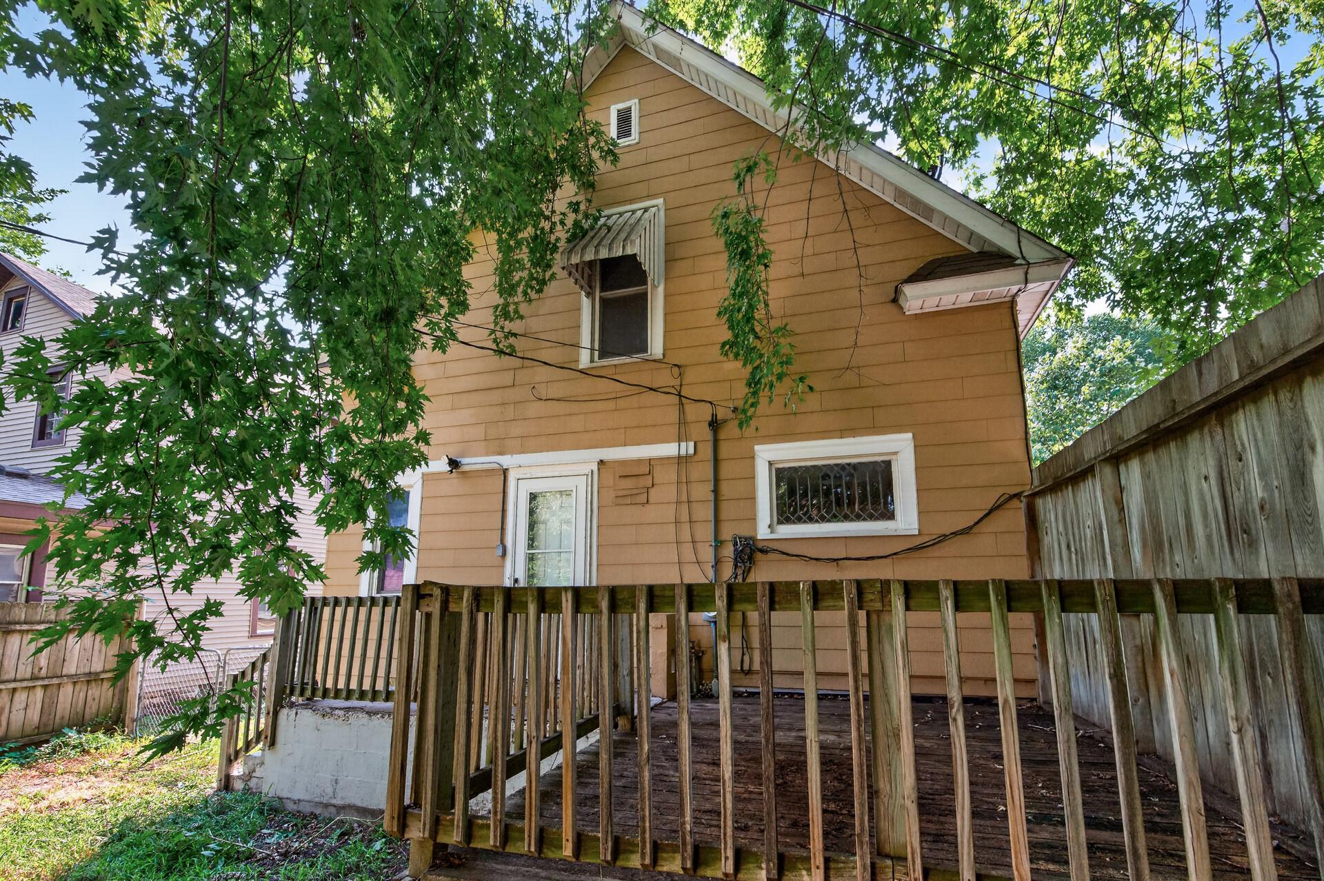 2332 Sheridan Avenue N Property Photo 25