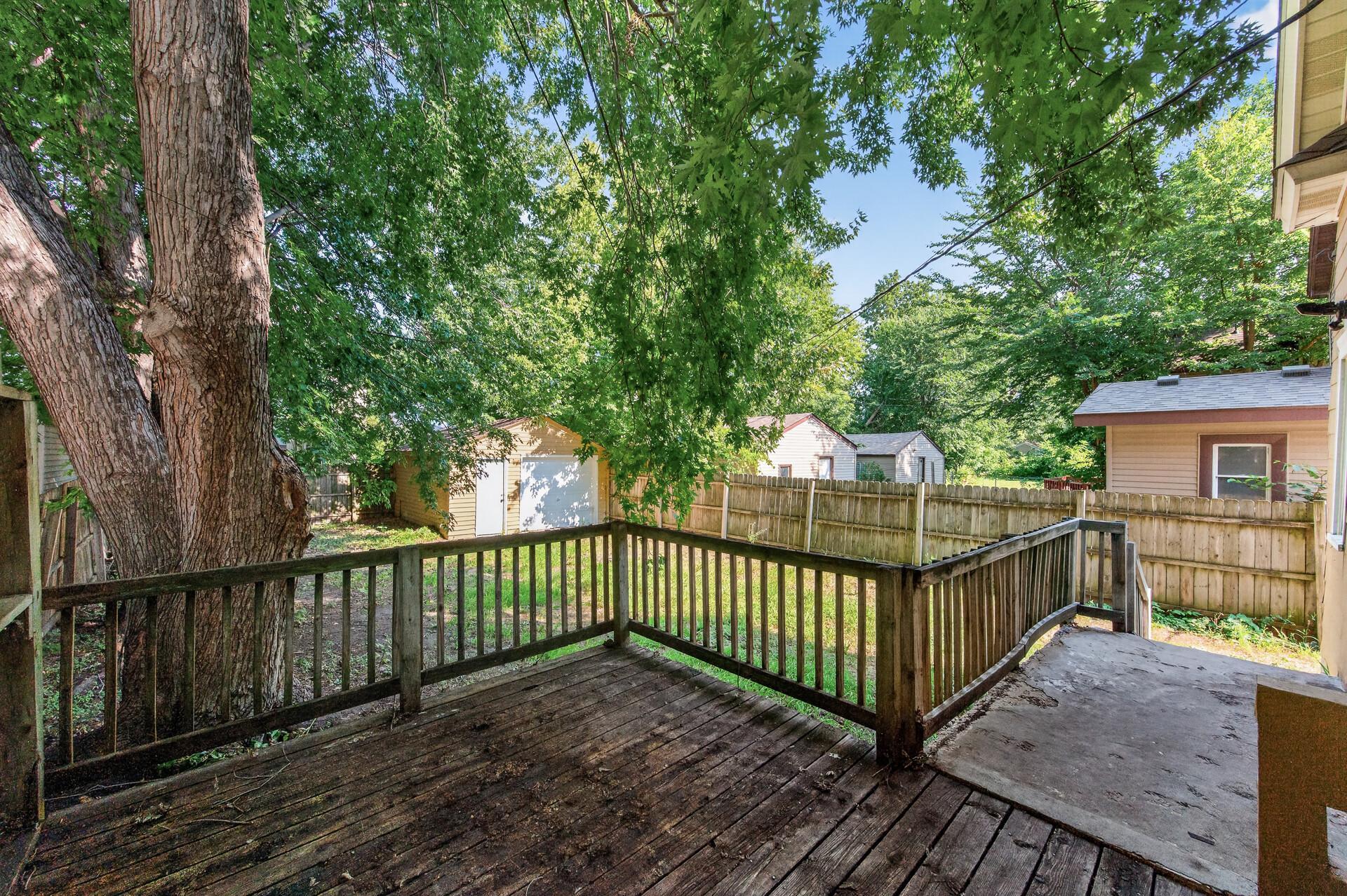 2332 Sheridan Avenue N Property Photo 27