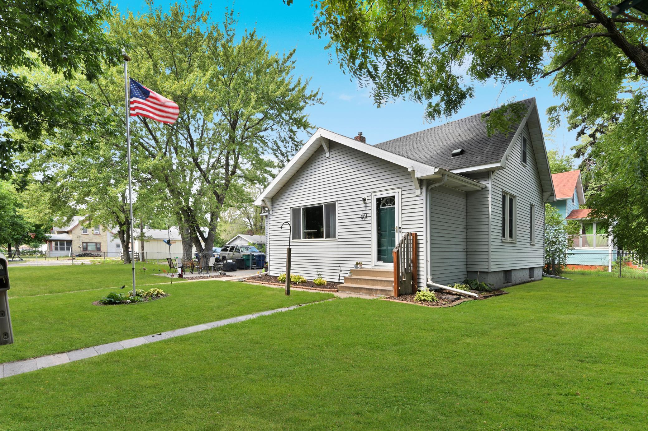 401 17th Avenue N Property Photo 3