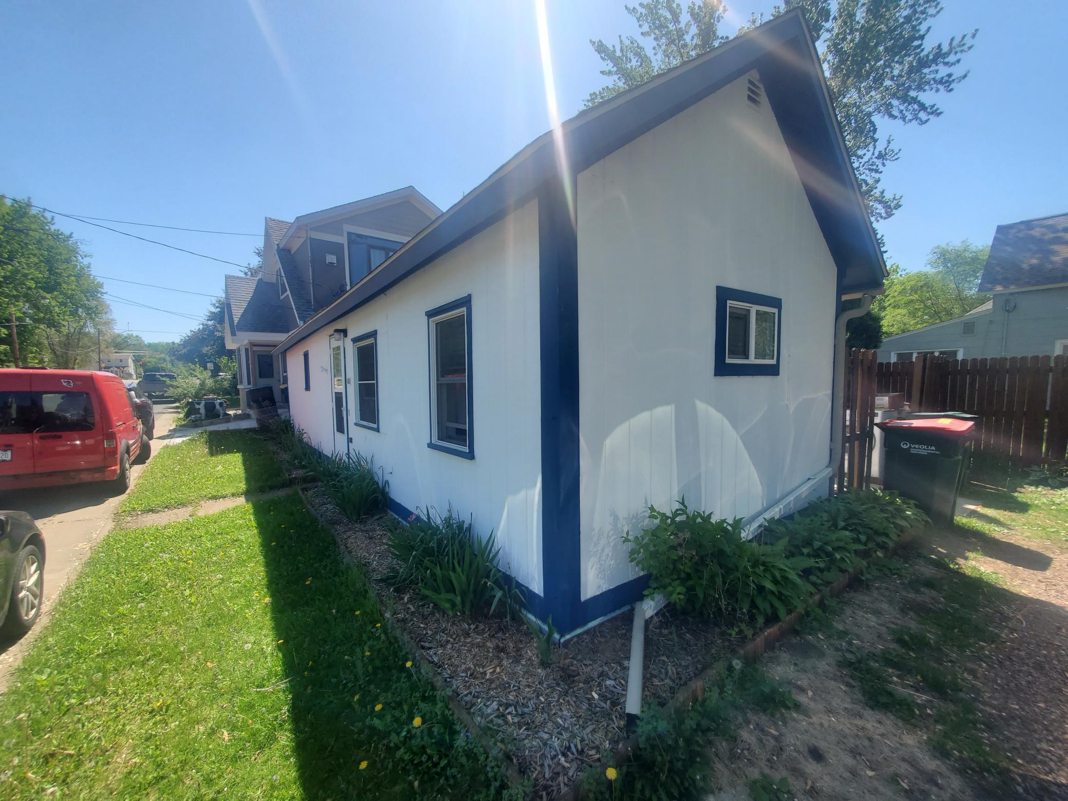 418 Monroe Street N Property Photo 1