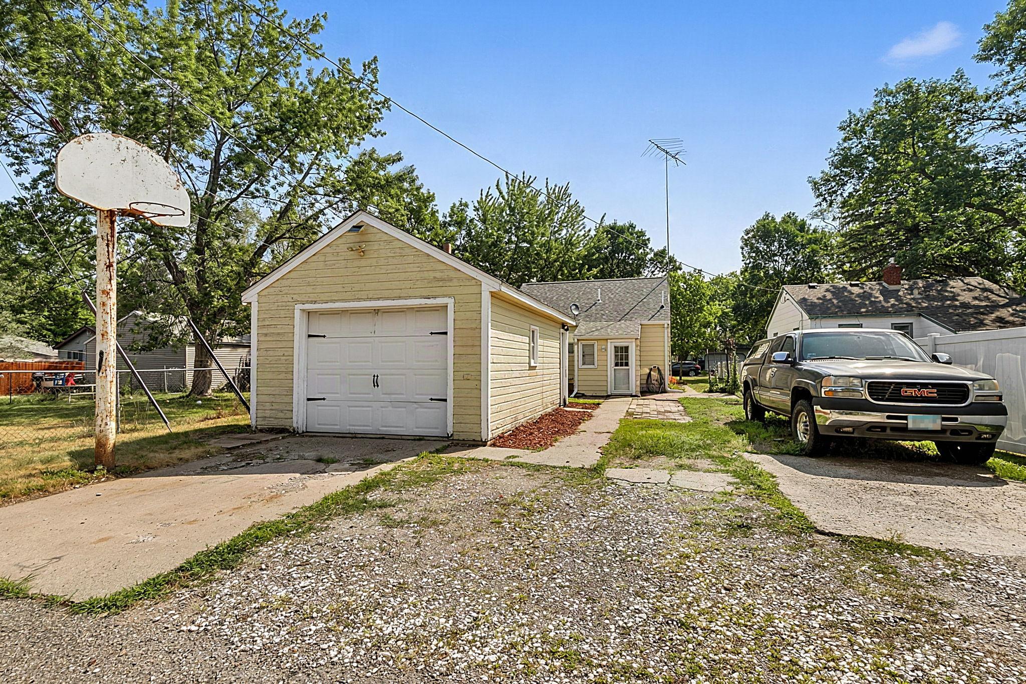 321 32nd Avenue N Property Photo 13