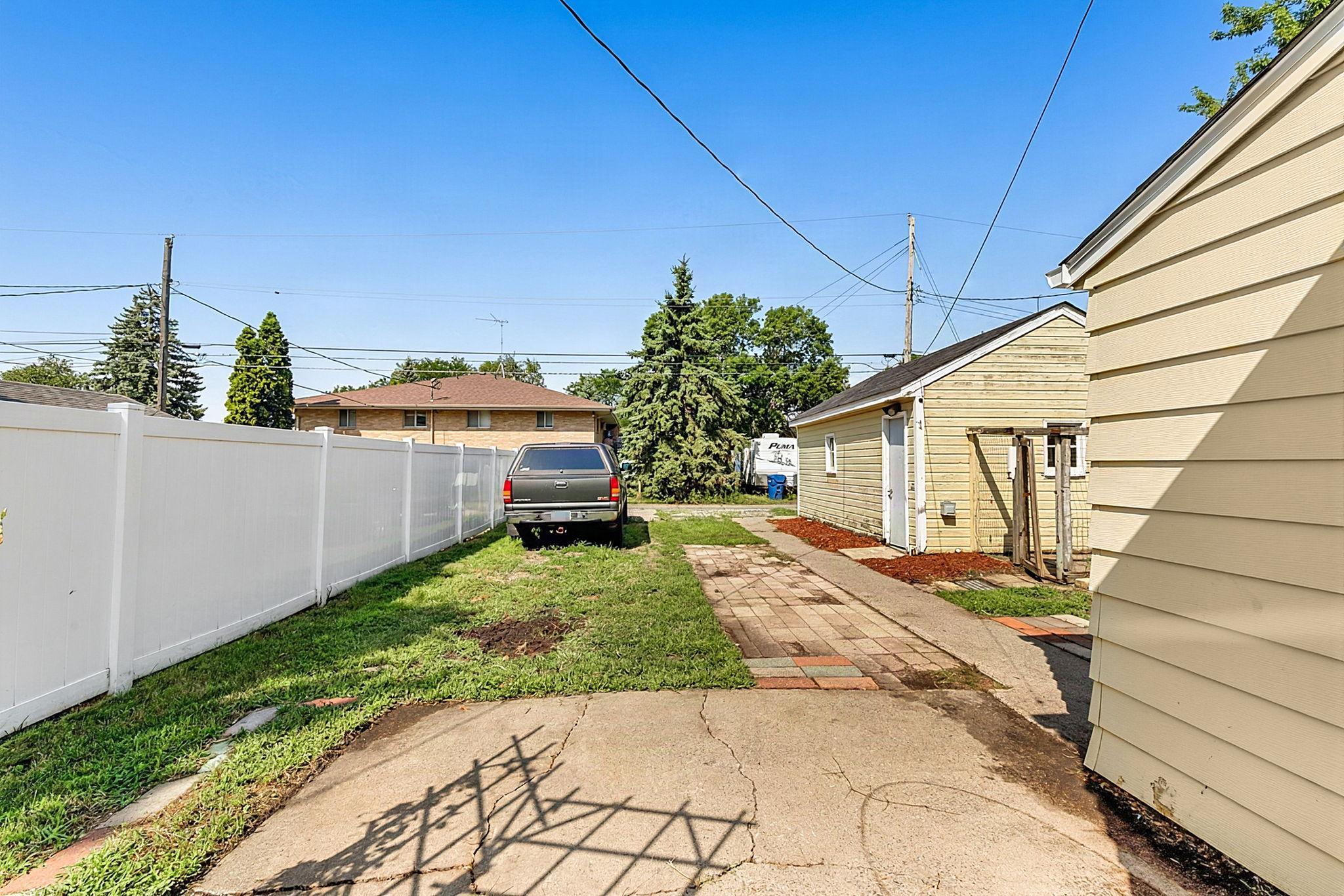321 32nd Avenue N Property Photo 19