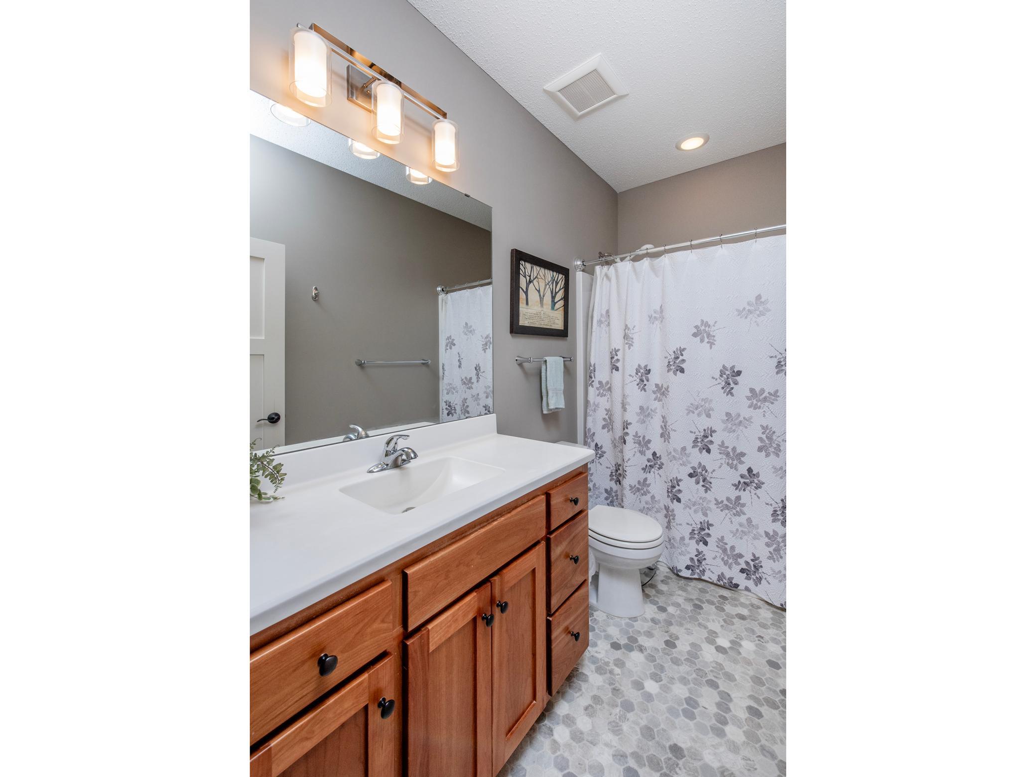 2365 Skillman Avenue E Property Photo 15