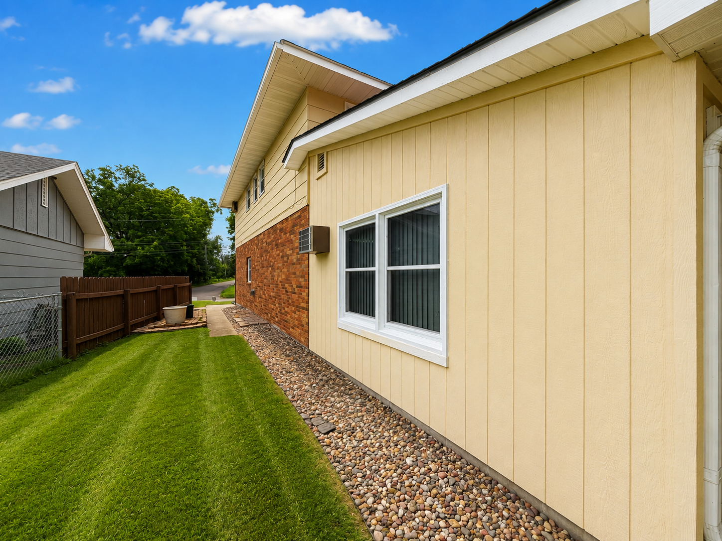 817 Clarks Lane Property Photo 4