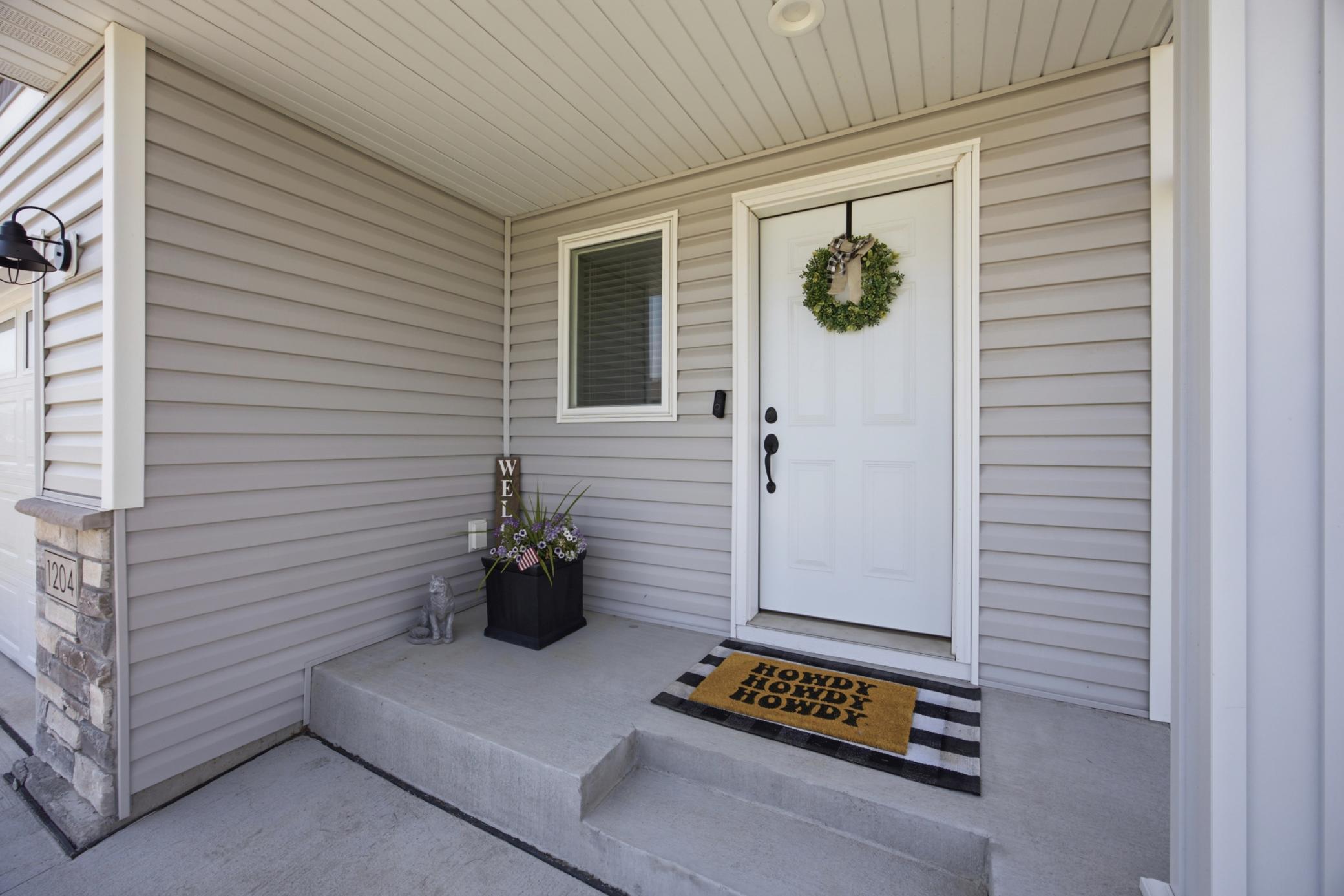 1204 Marlys Drive W Property Photo 3