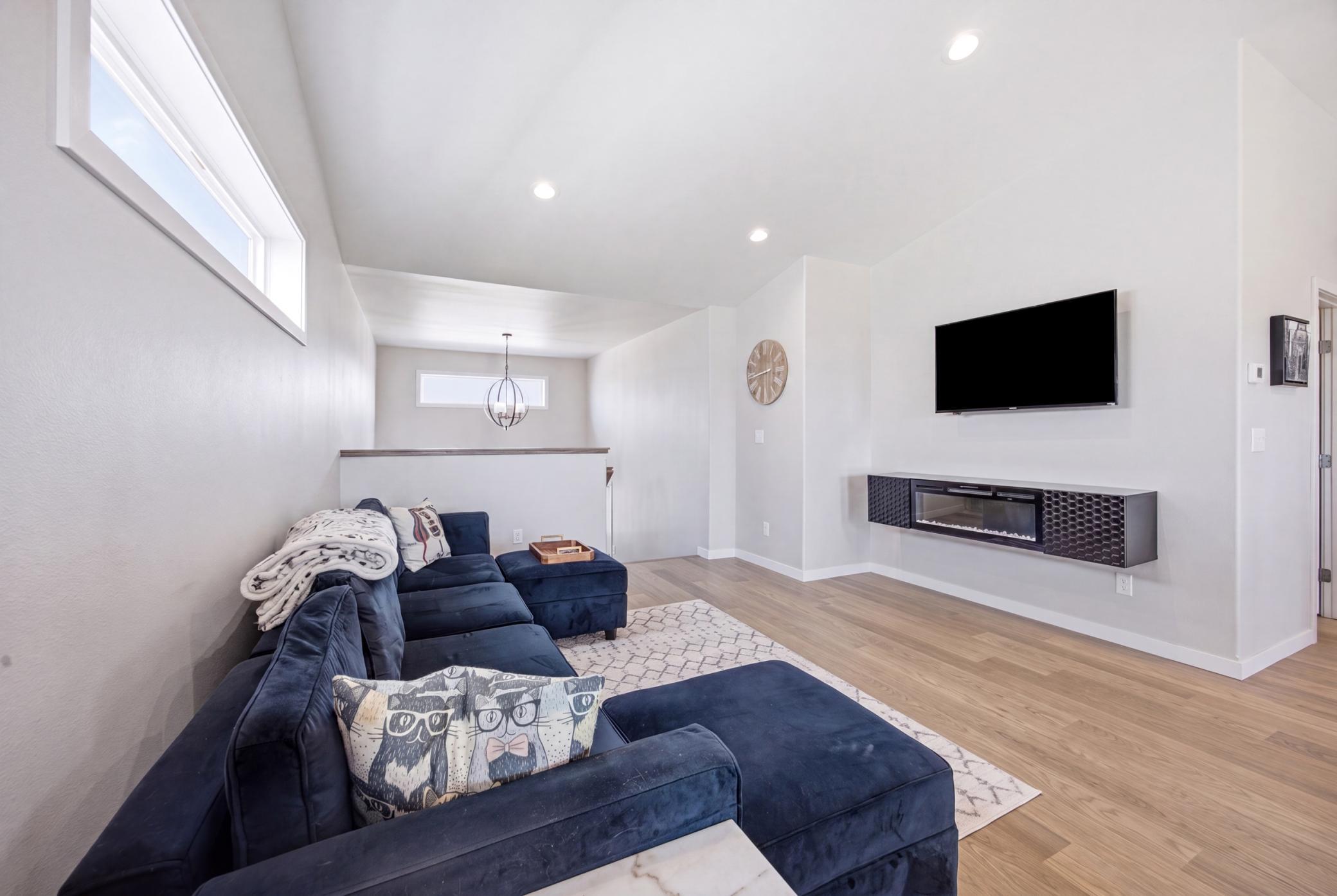 1204 Marlys Drive W Property Photo 6