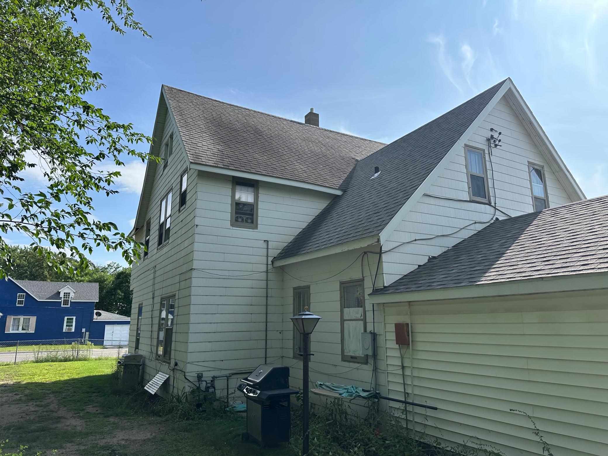 415 1st Street E Property Photo 3