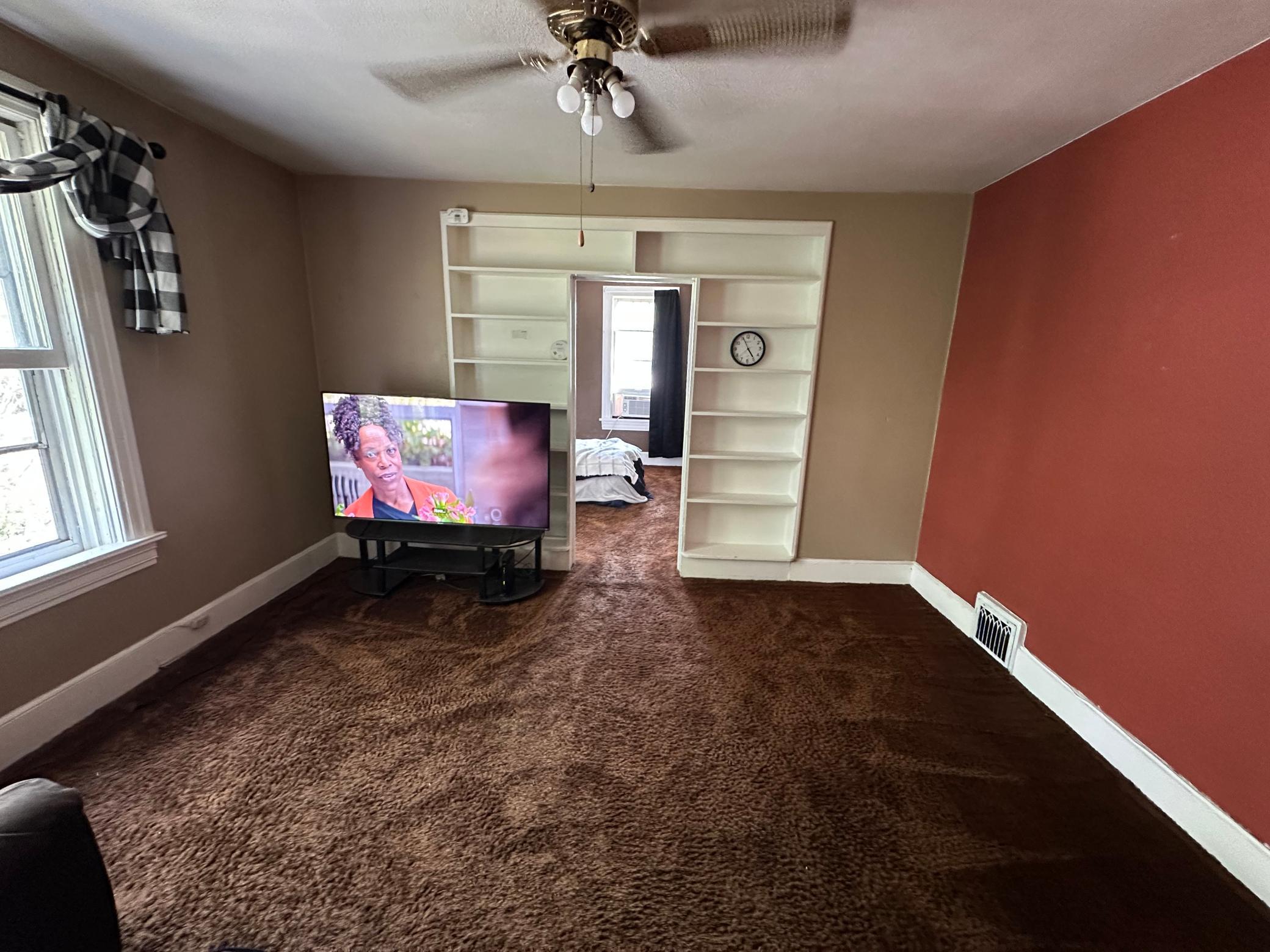 415 1st Street E Property Photo 4