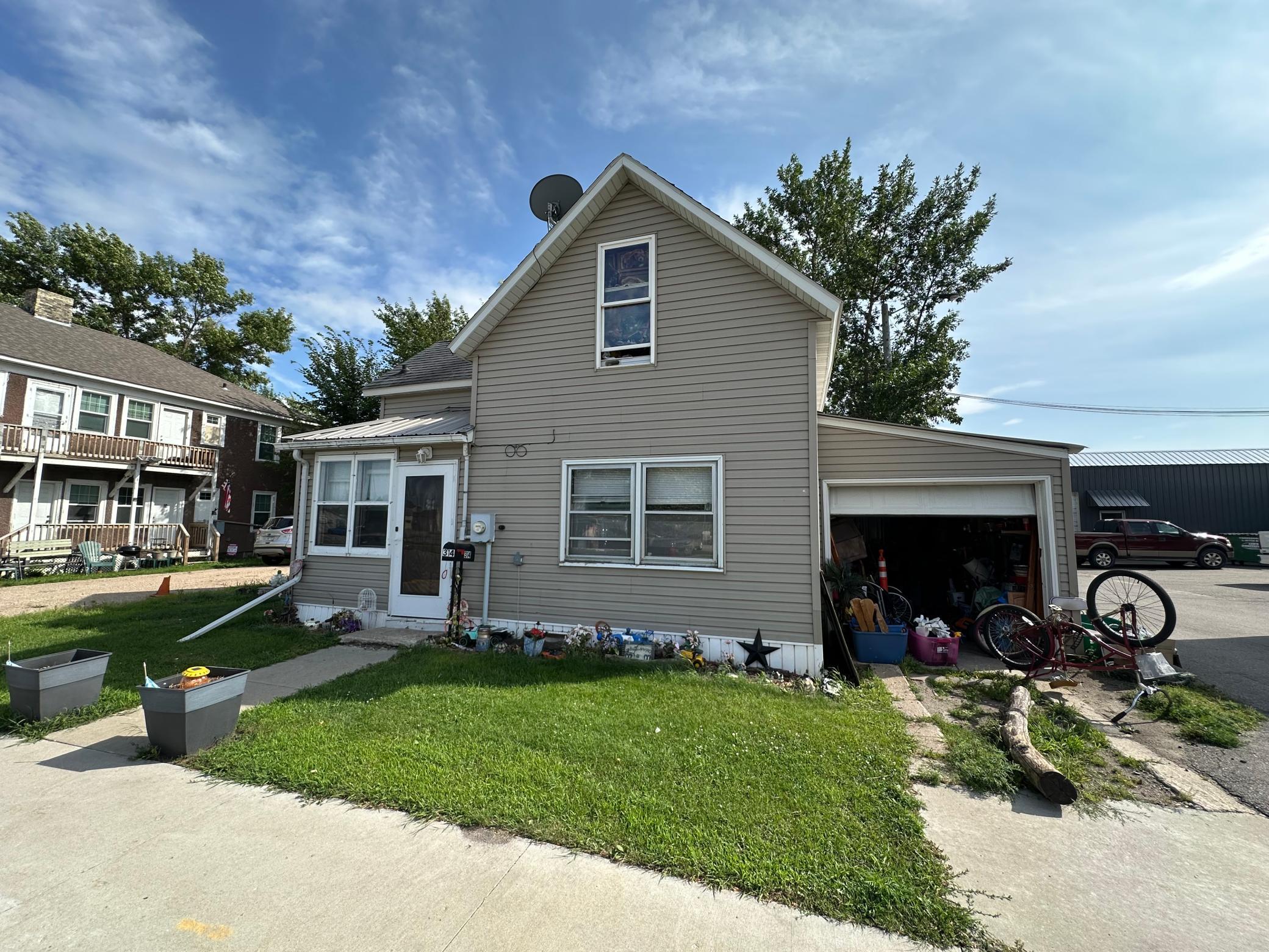 314 4th Street E Property Photo 2