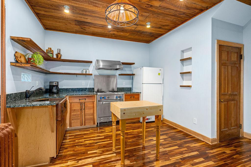 1101 E 4th Street Property Photo 18