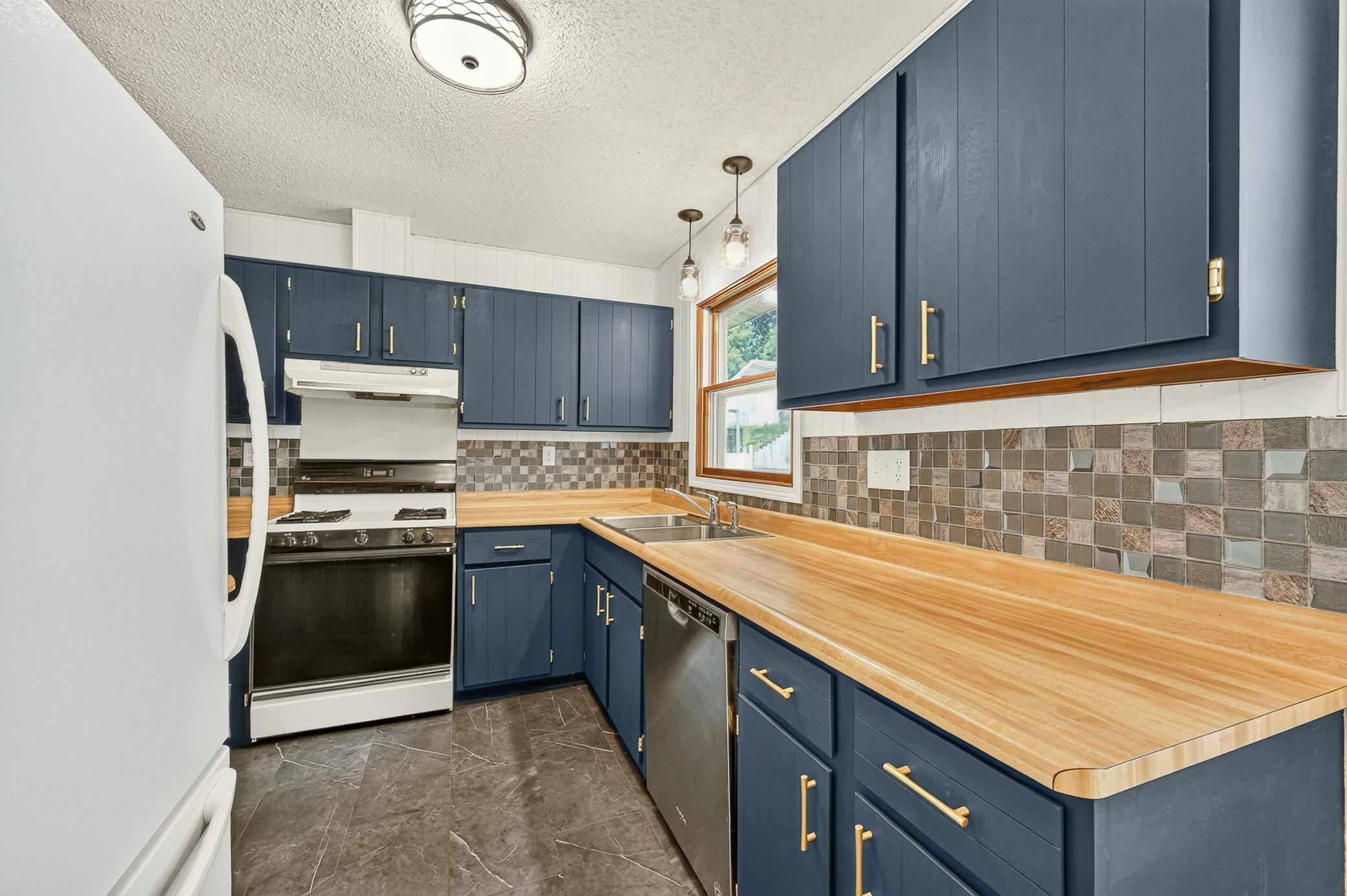 709 37th Street Sw Property Photo 3