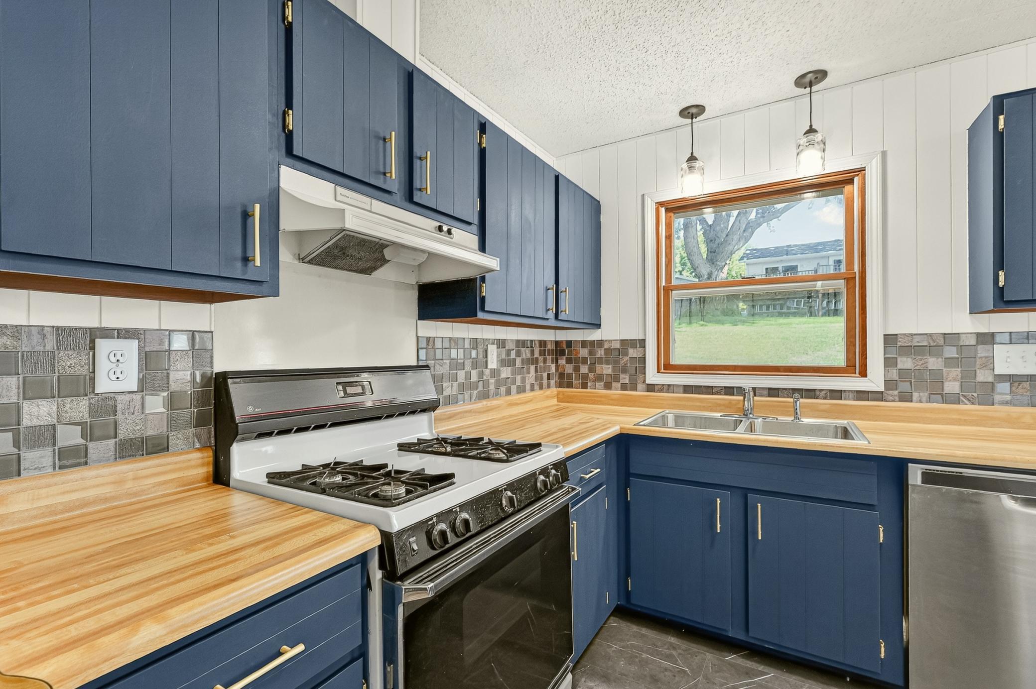 709 37th Street Sw Property Photo 4