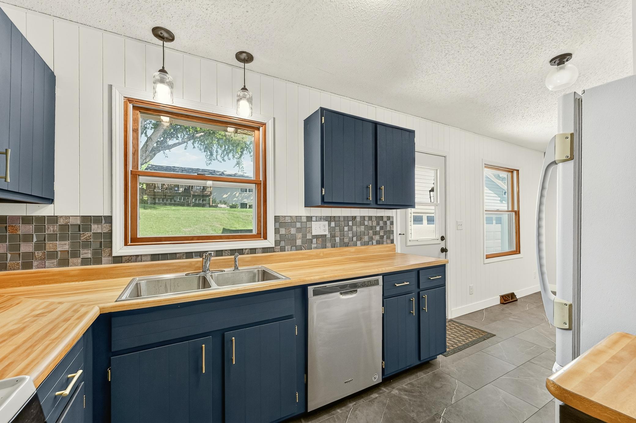 709 37th Street Sw Property Photo 5