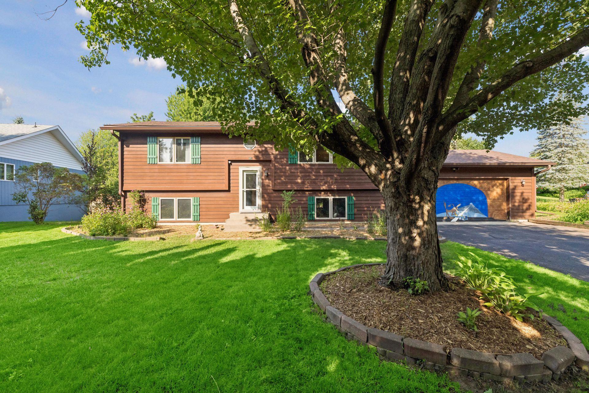 818 Pine Tree Trail
