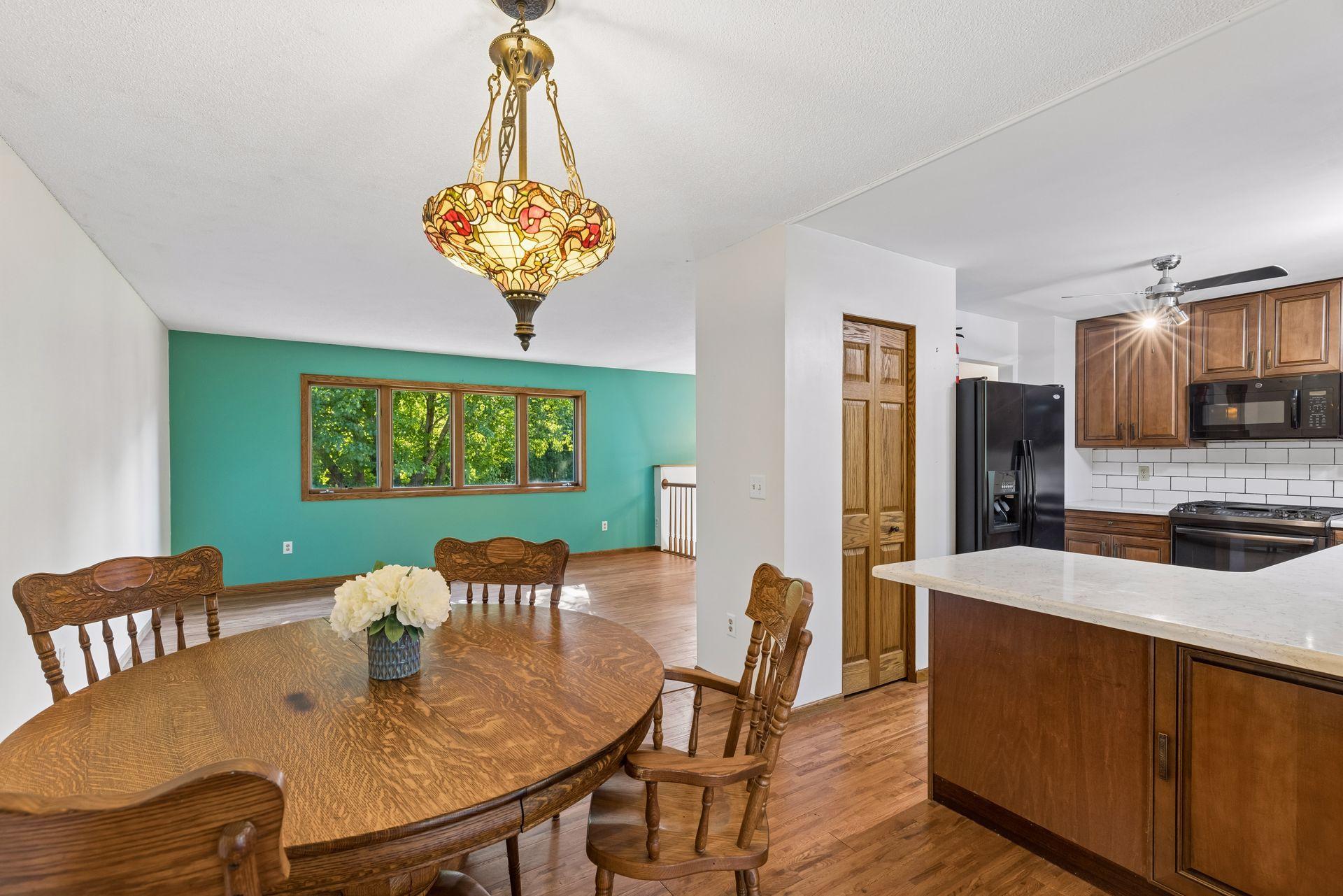 818 Pine Tree Trail Property Photo 6