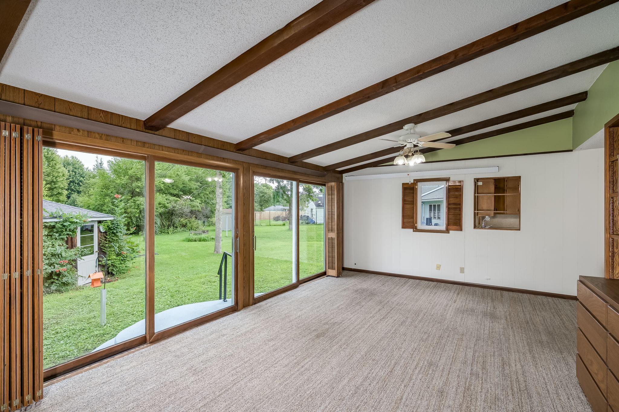 128 N Park Lane Property Photo 9