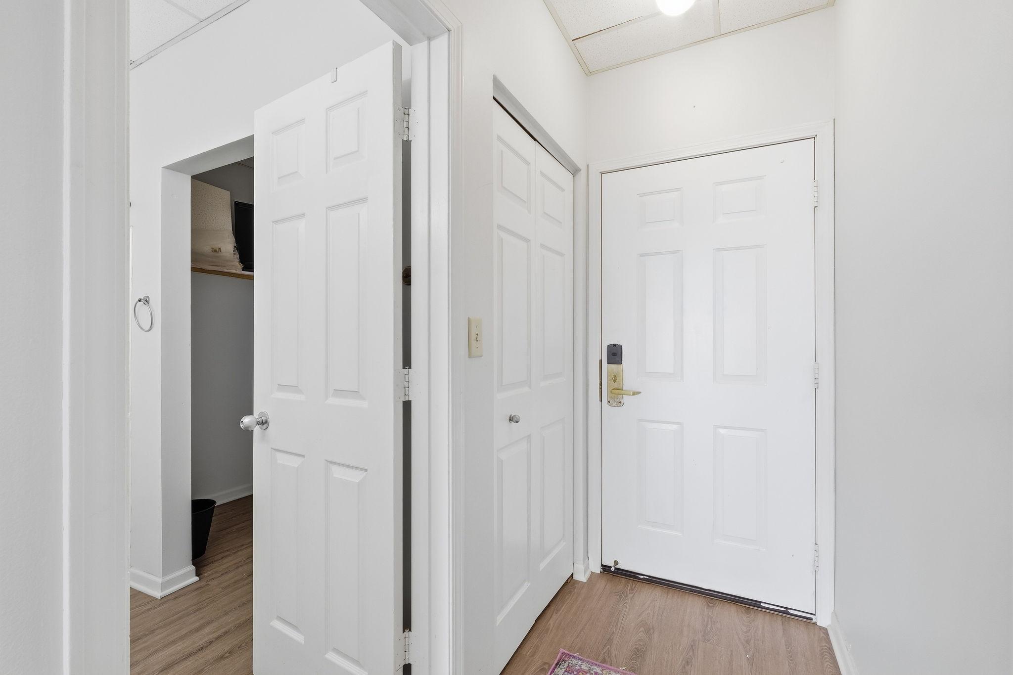 431 S 7th Street 2704 Property Photo 4