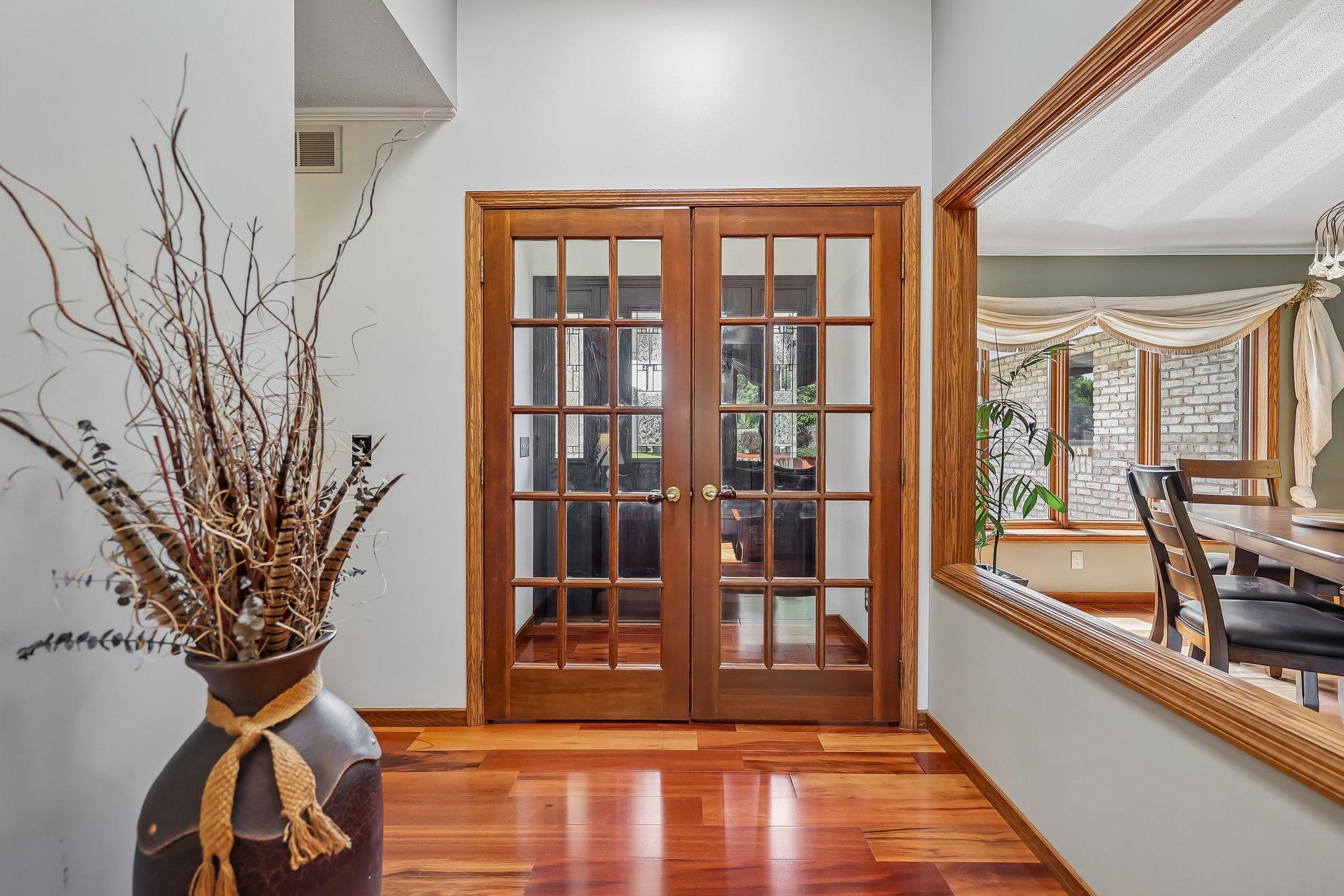 8583 Bower Path Property Photo 4