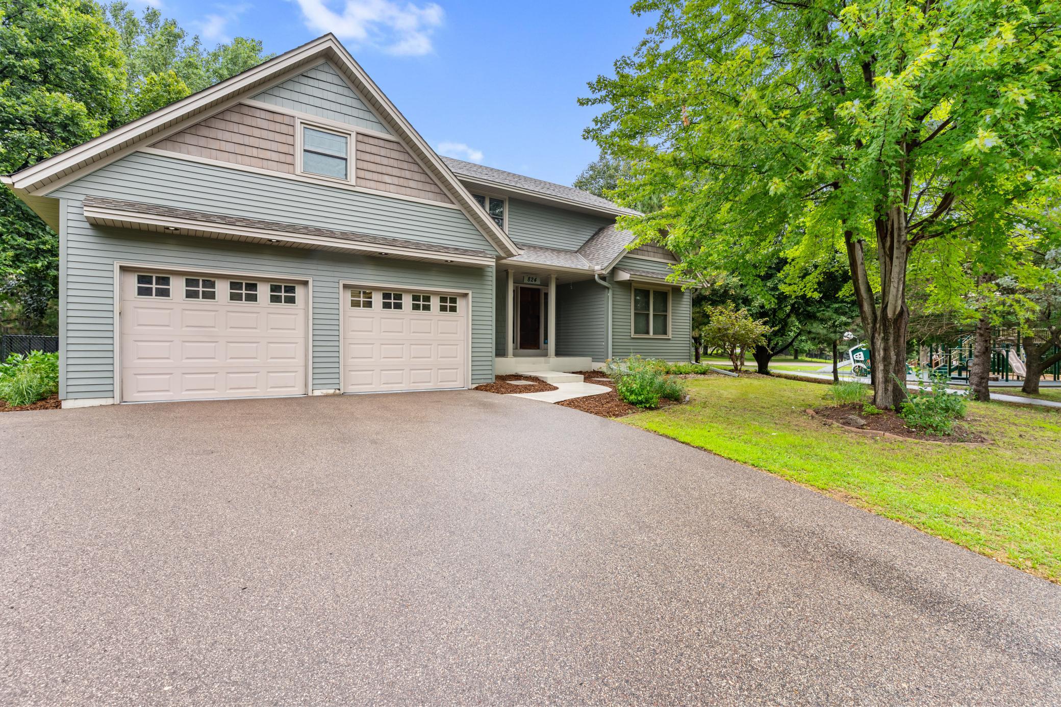 824 Springhill Drive Property Photo 1
