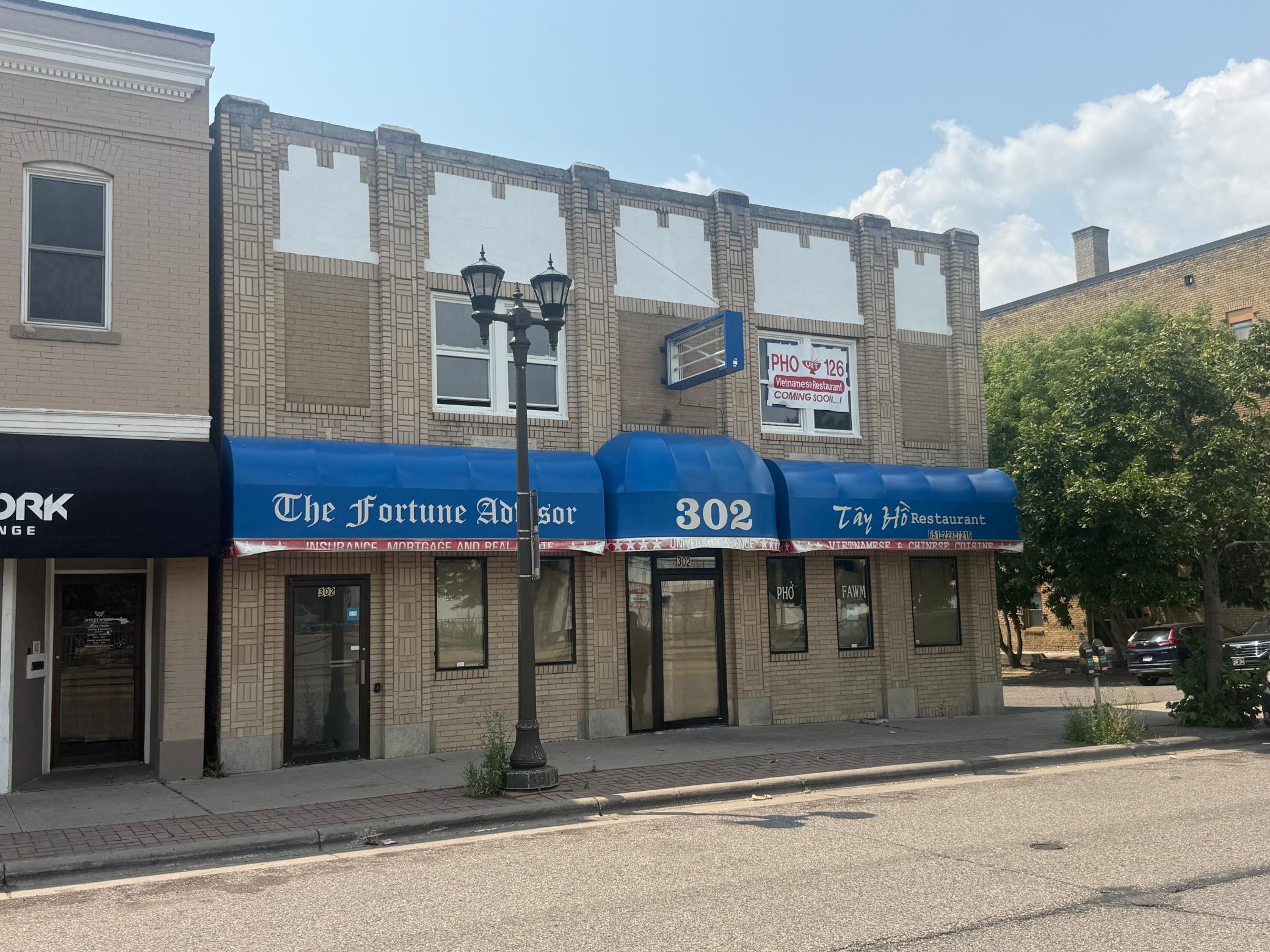 302 University Avenue W Property Photo 1