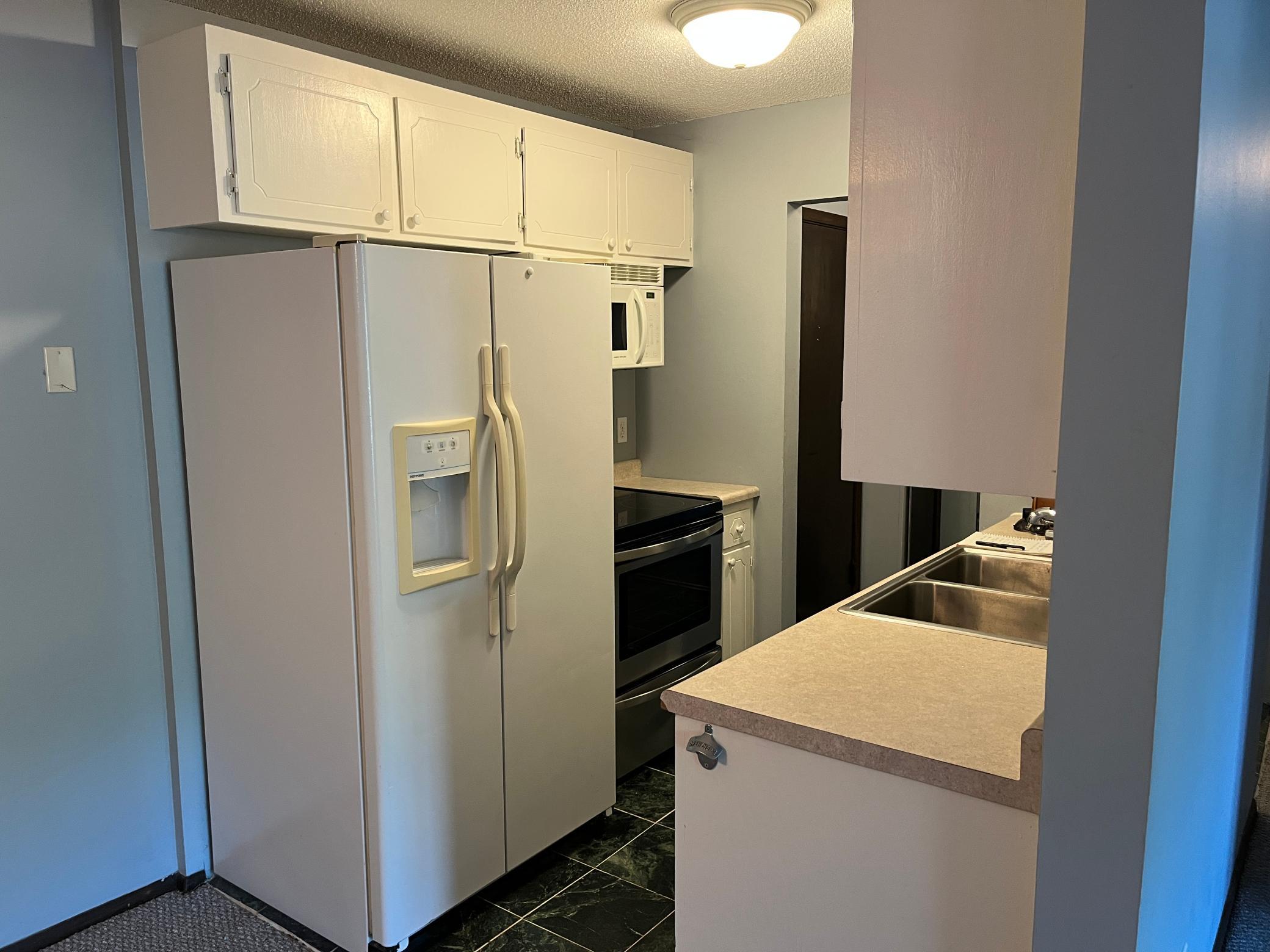 4371 Wilshire Boulevard 305 Property Photo 6