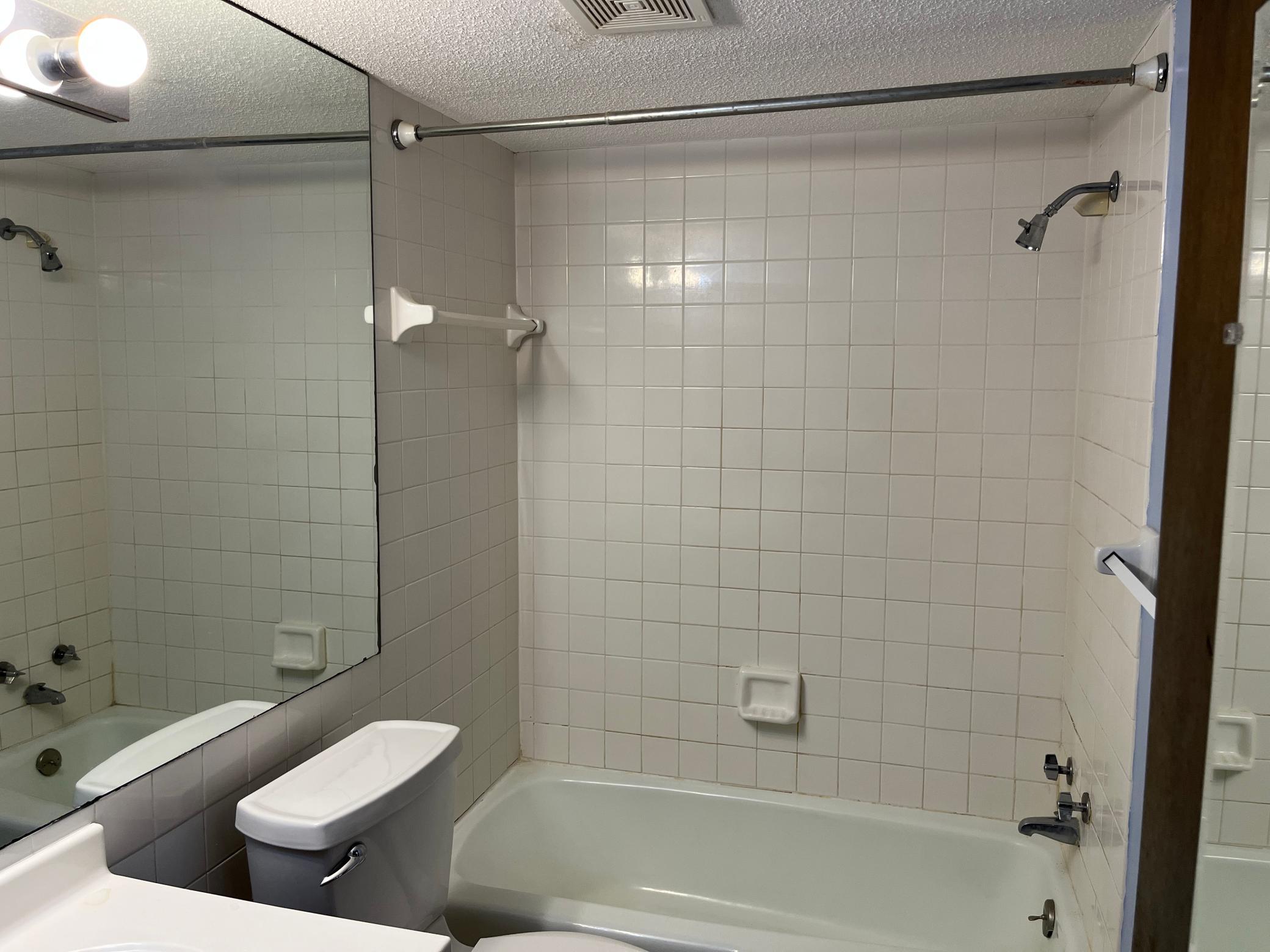 4371 Wilshire Boulevard 305 Property Photo 16